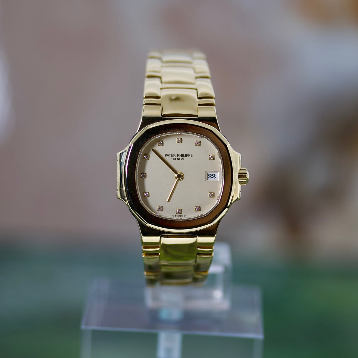Patek Philippe Nautilus REF. 4700/1J