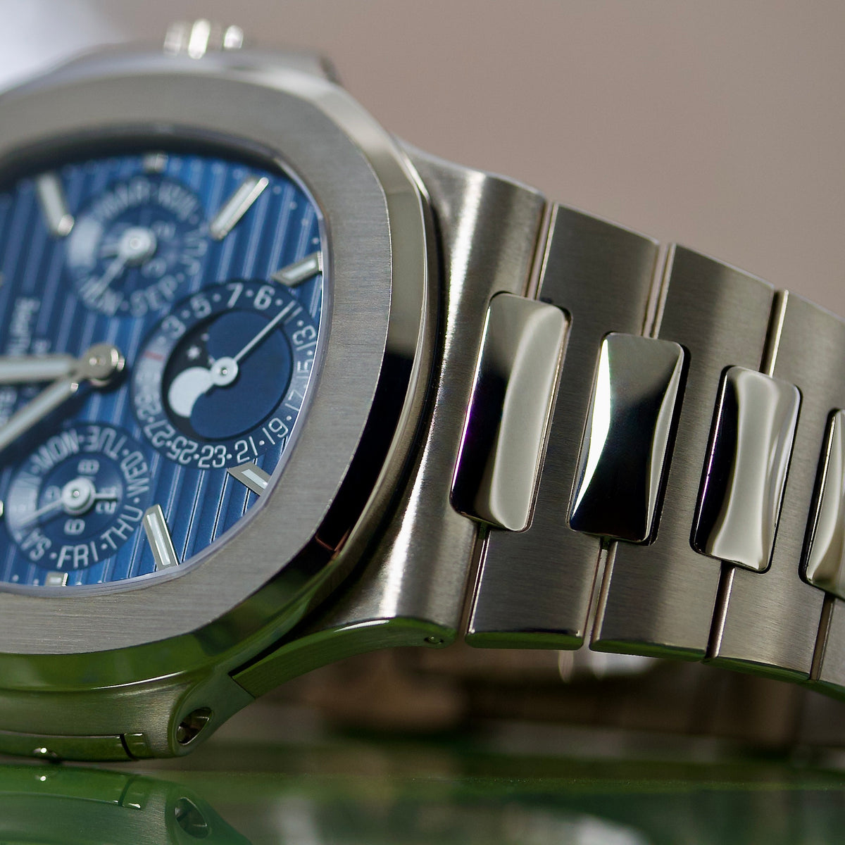 Patek Philippe Nautilus REF. 5740/1G-001