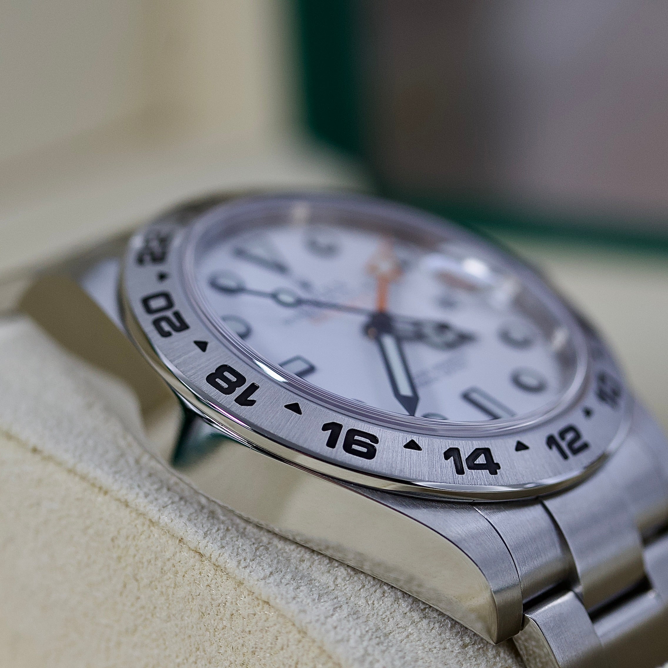 Rolex Explorer II REF. 216570 "Polar" S. G5