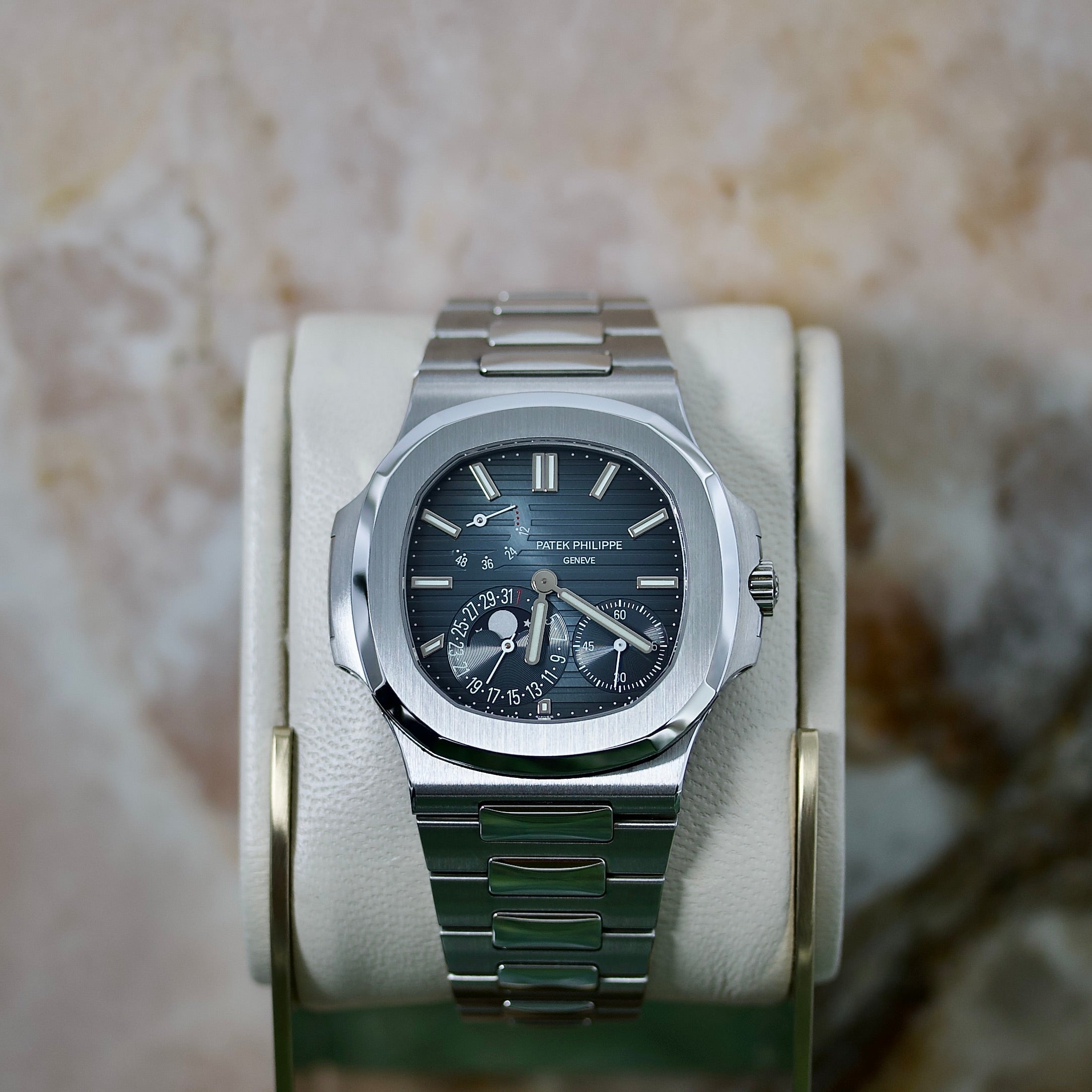 Patek Philippe Nautilus REF. 5712/1A-001