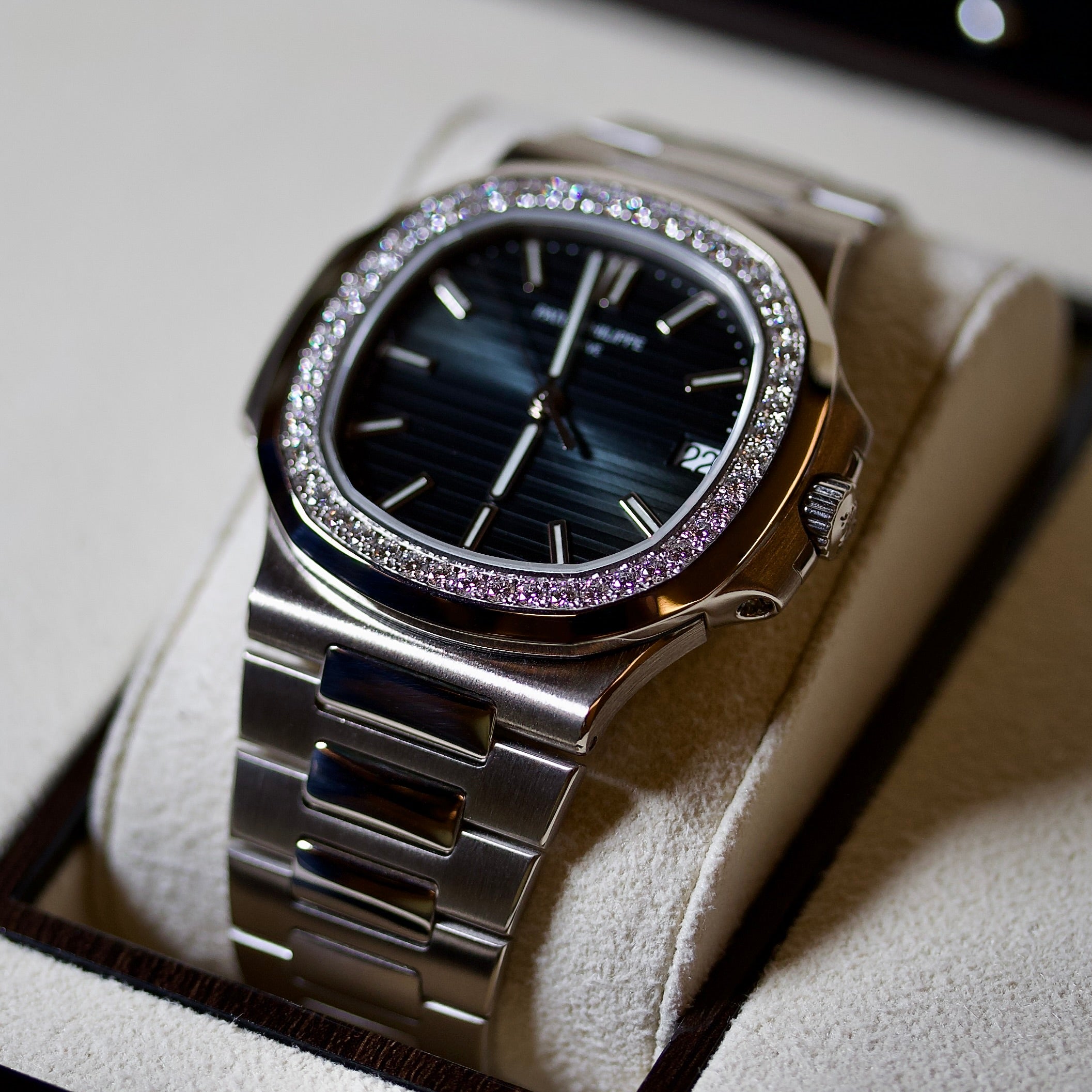 Patek Philippe Nautilus REF. 5713/1G-010