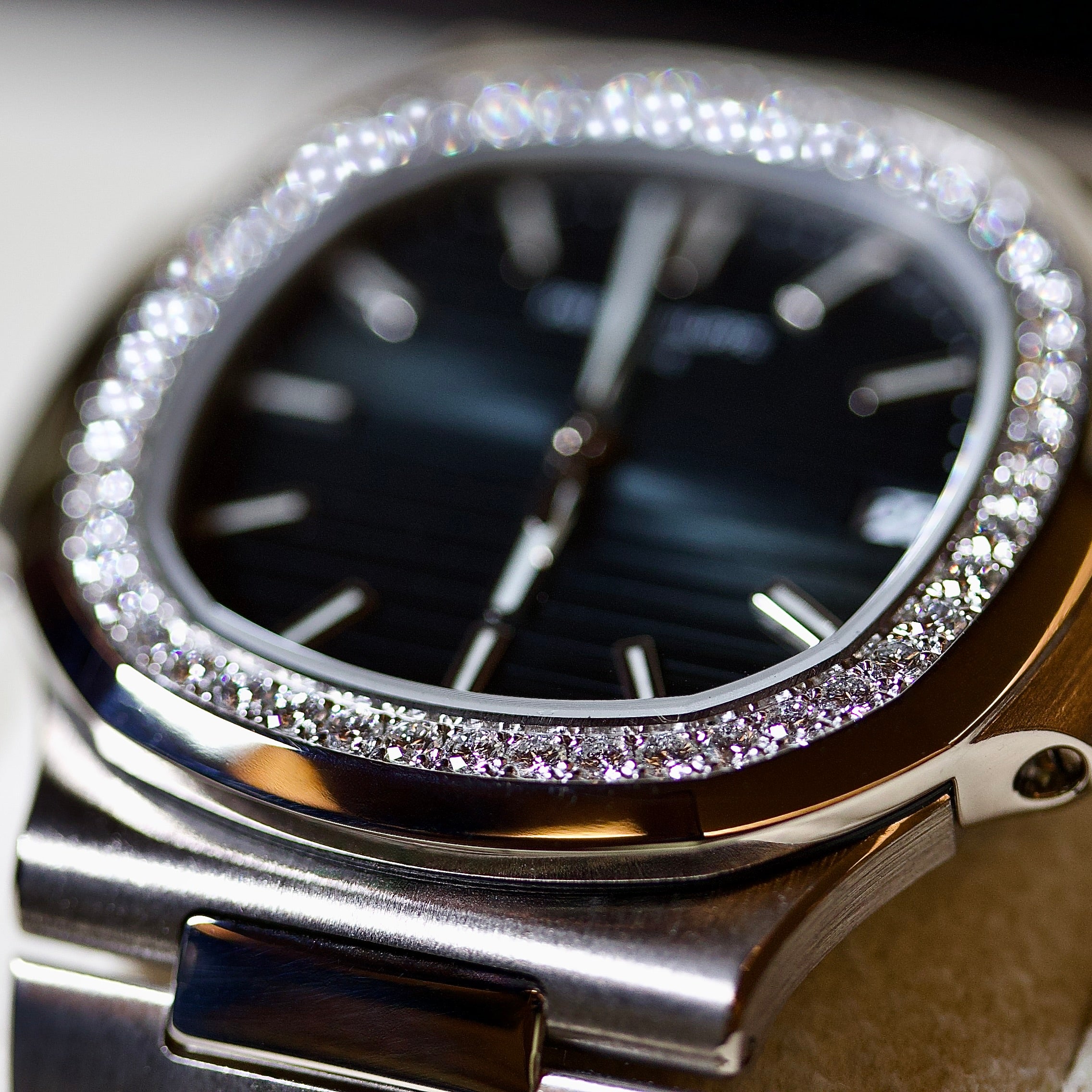 Patek Philippe Nautilus REF. 5713/1G-010