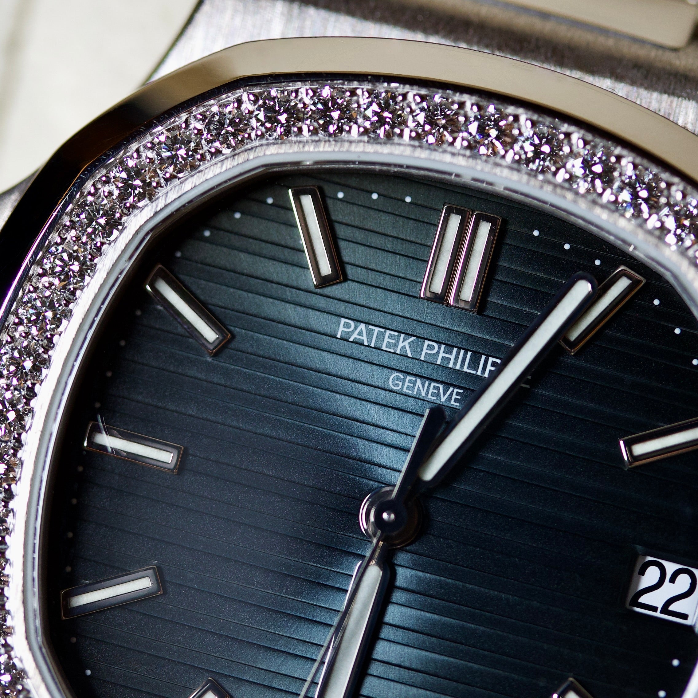 Patek Philippe Nautilus REF. 5713/1G-010