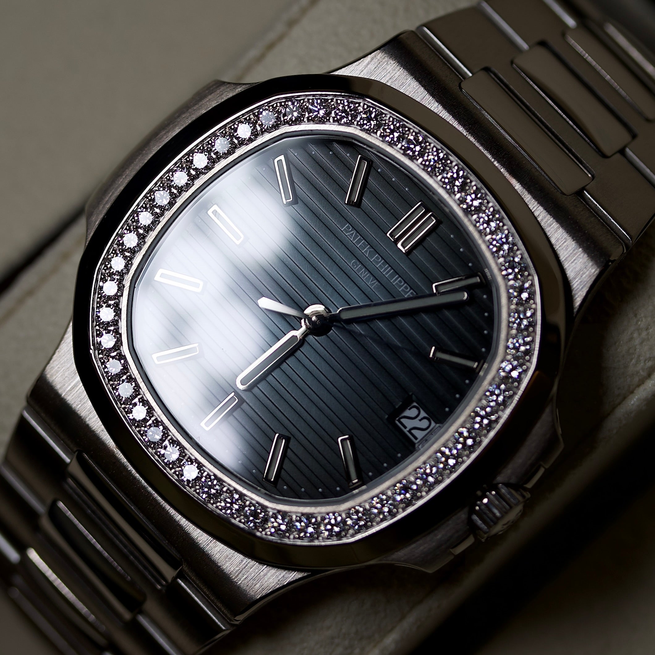 Patek Philippe Nautilus REF. 5713/1G-010