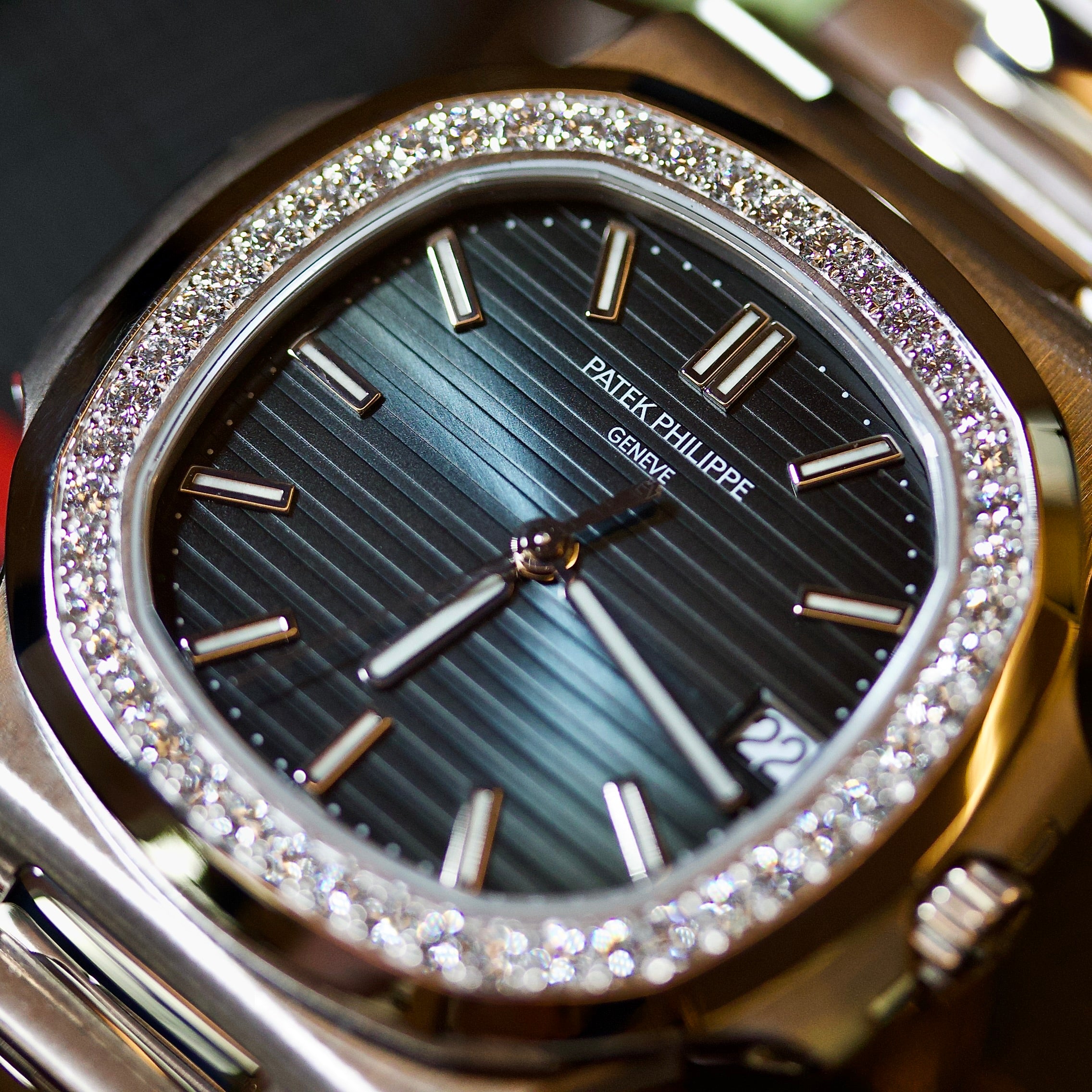 Patek Philippe Nautilus REF. 5713/1G-010