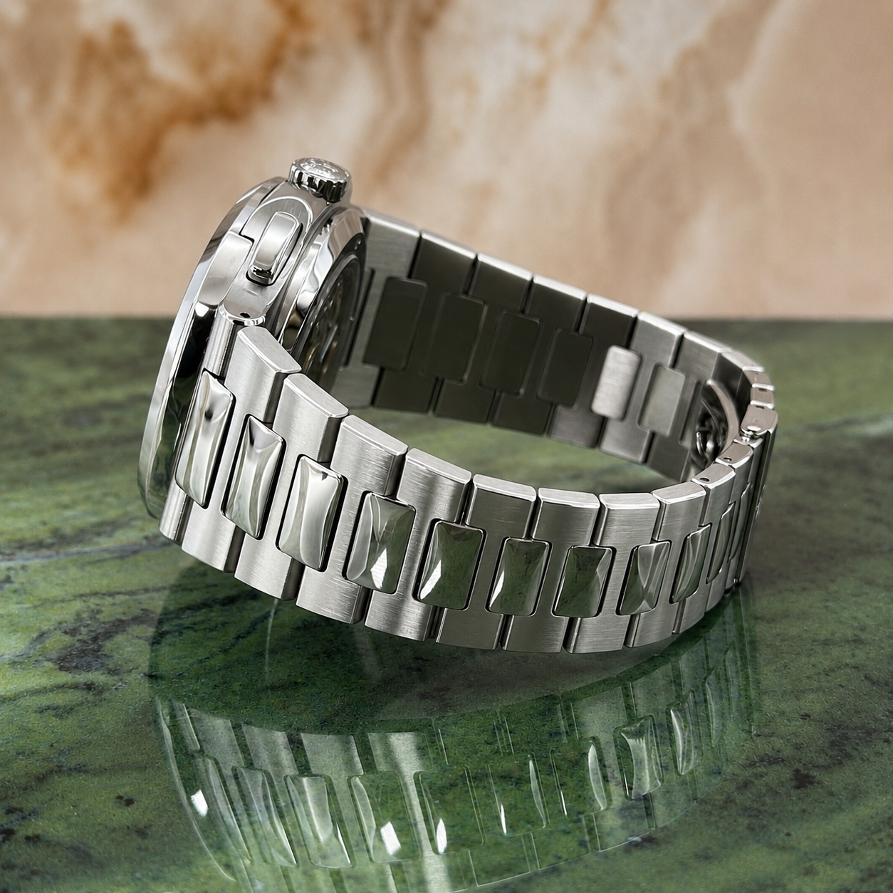 Patek Philippe Nautilus REF. 5990/1A-001