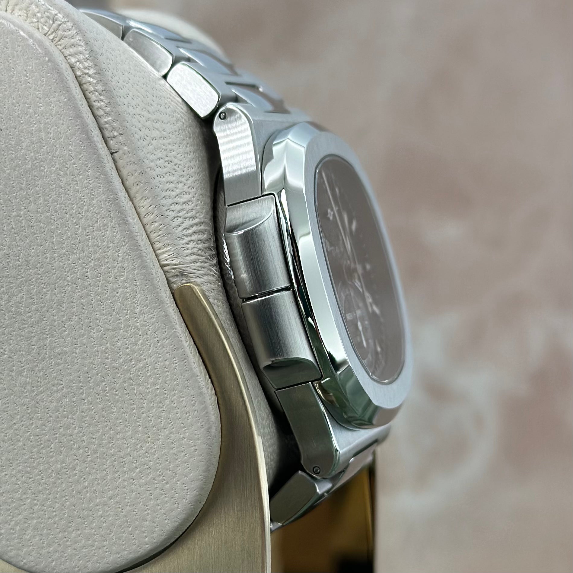 Patek Philippe Nautilus REF. 5990/1A-001