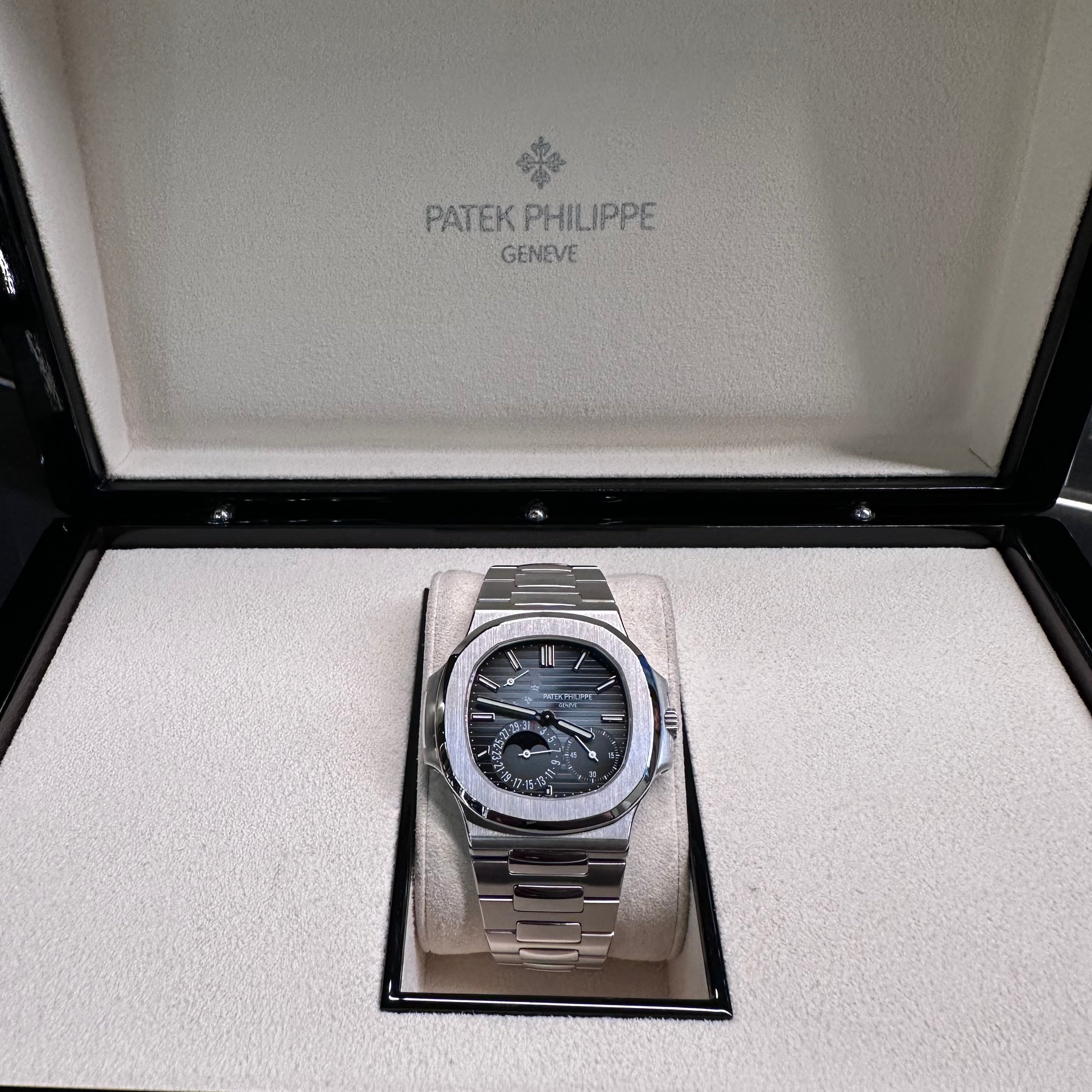Patek Philippe Nautilus REF. 5712/1A-001