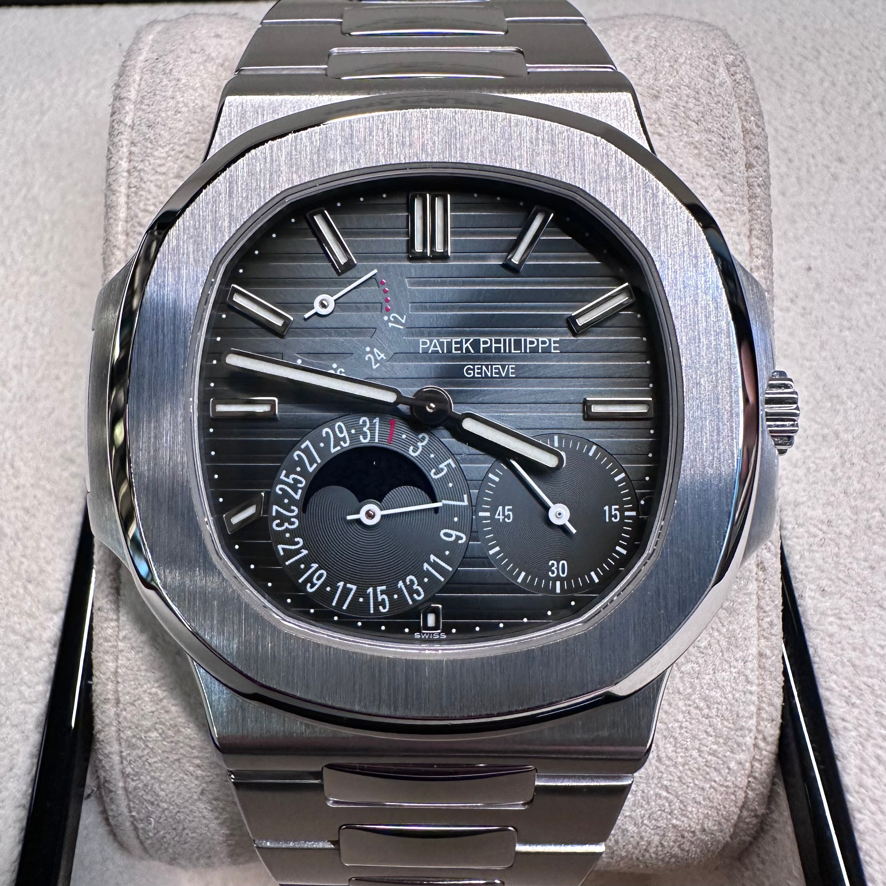 Patek Philippe Nautilus REF. 5712/1A-001