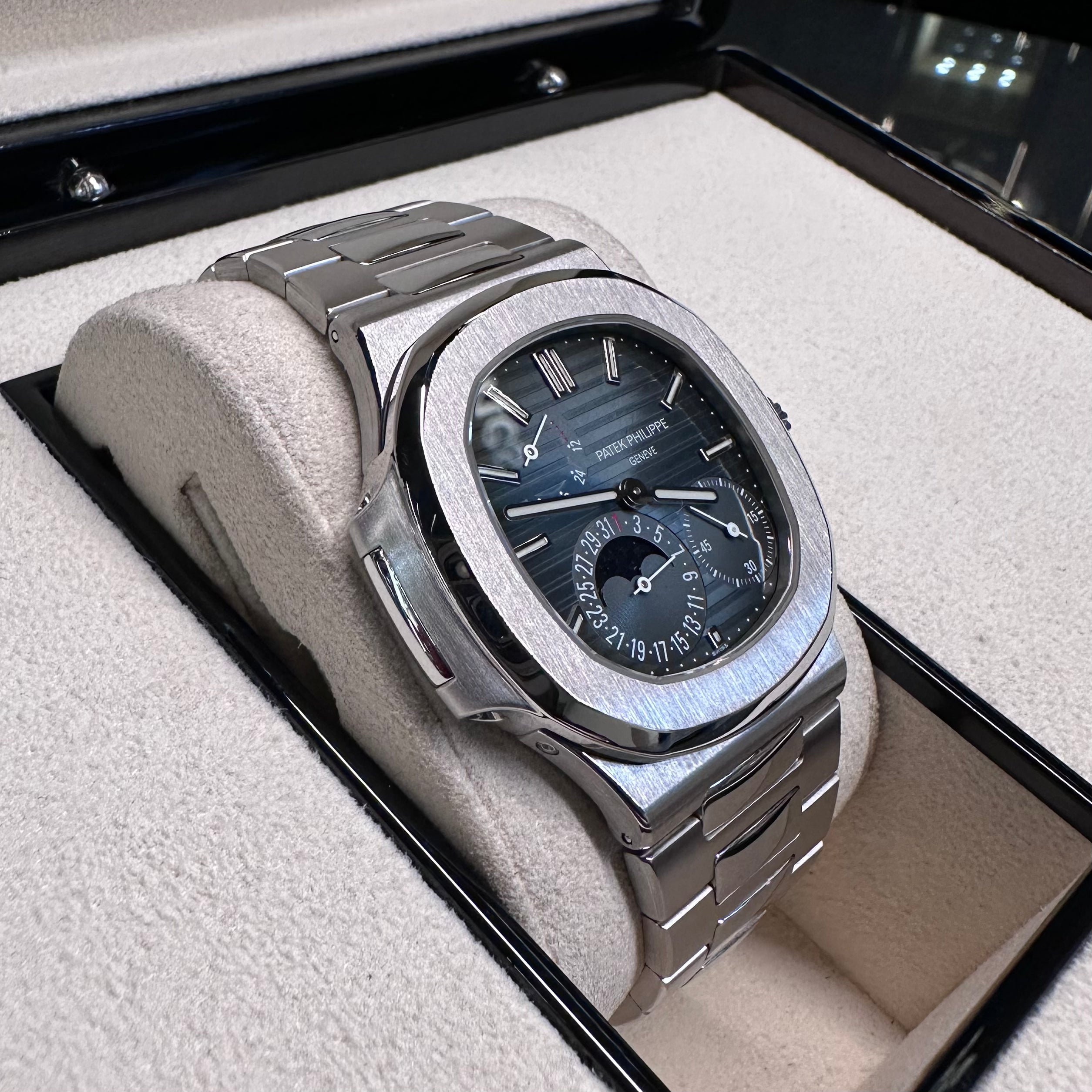 Patek Philippe Nautilus REF. 5712/1A-001