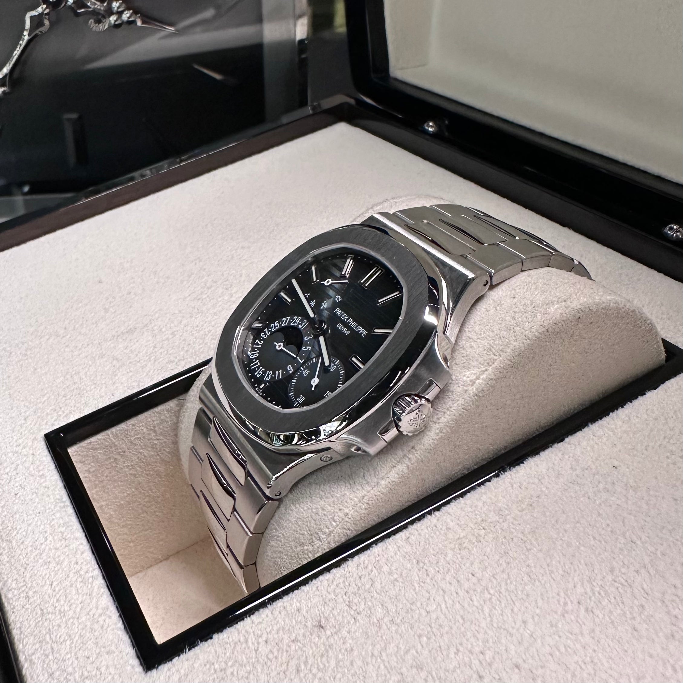 Patek Philippe Nautilus REF. 5712/1A-001