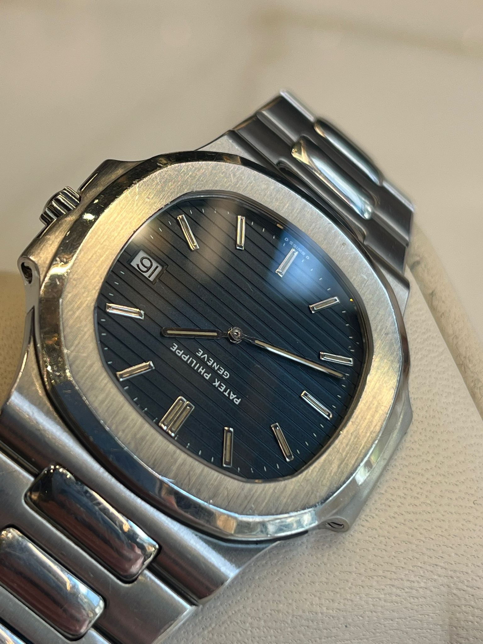 Patek Philippe Nautilus Jumbo REF. 3700/1 S. 533 FIRST SERIES