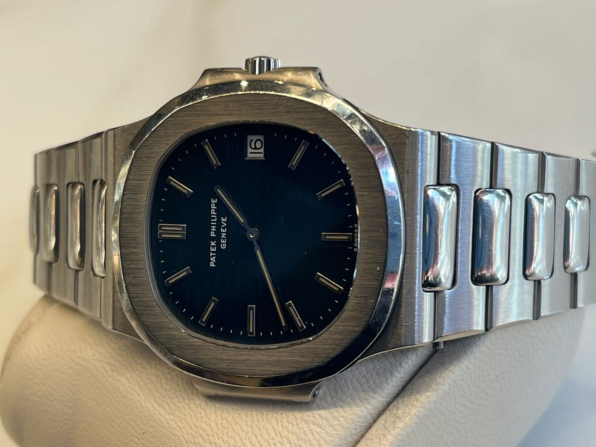 Patek Philippe Nautilus Jumbo REF. 3700/1 S. 533 FIRST SERIES