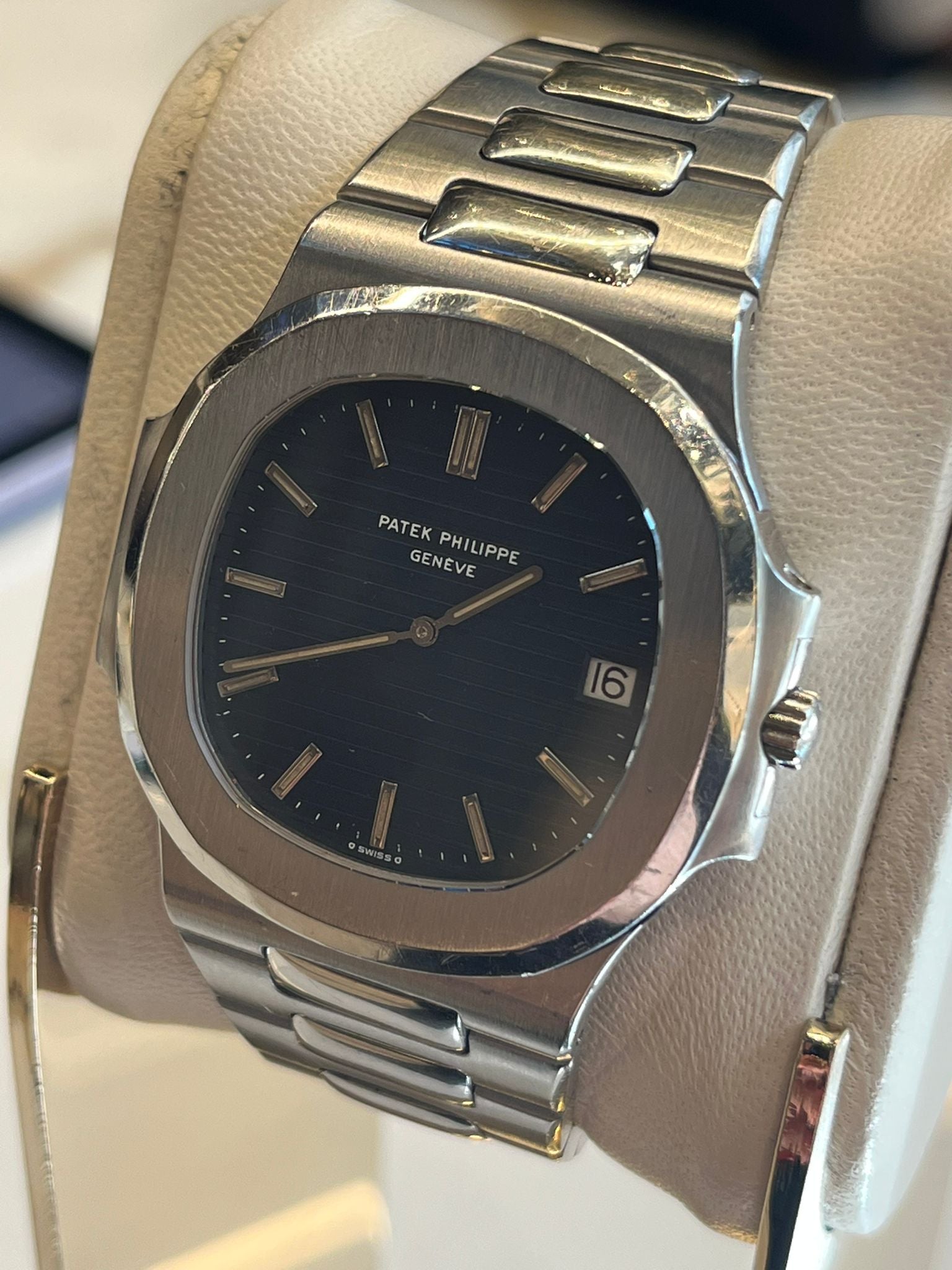 Patek Philippe Nautilus Jumbo REF. 3700/1 S. 533 FIRST SERIES