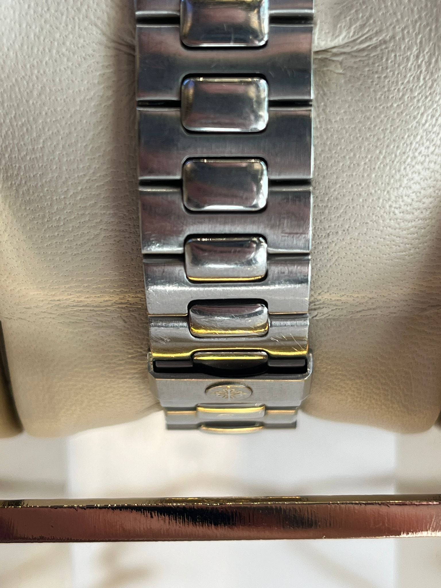 Patek Philippe Nautilus Jumbo REF. 3700/1 S. 533 FIRST SERIES