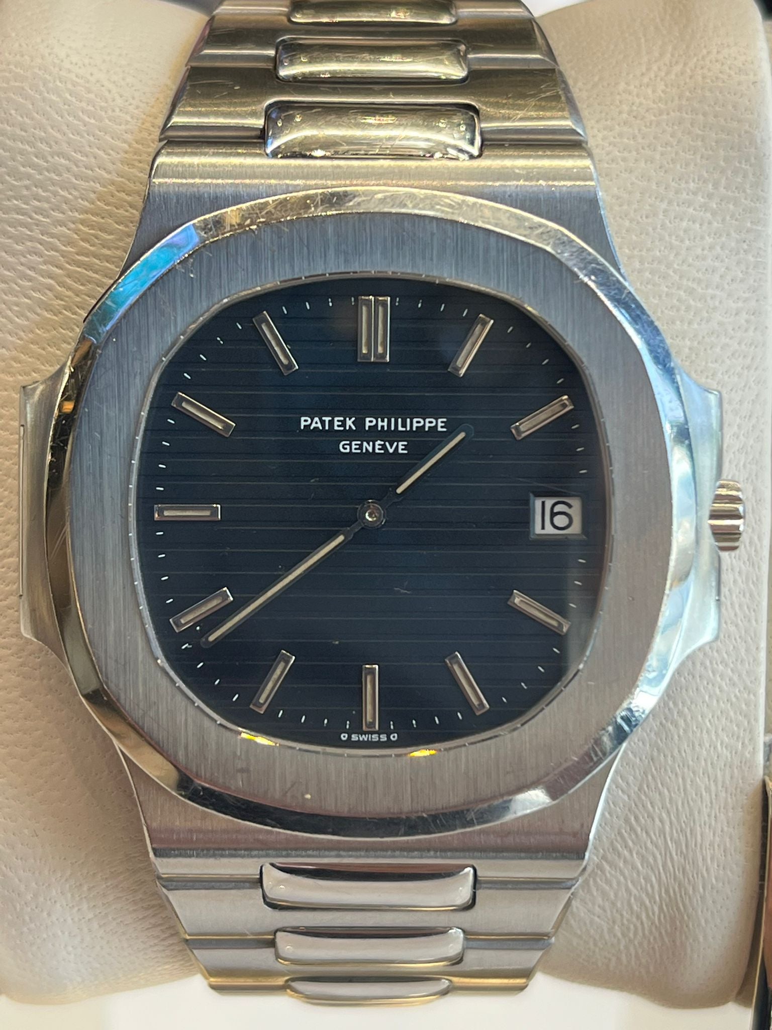 Patek Philippe Nautilus Jumbo REF. 3700/1 S. 533 FIRST SERIES
