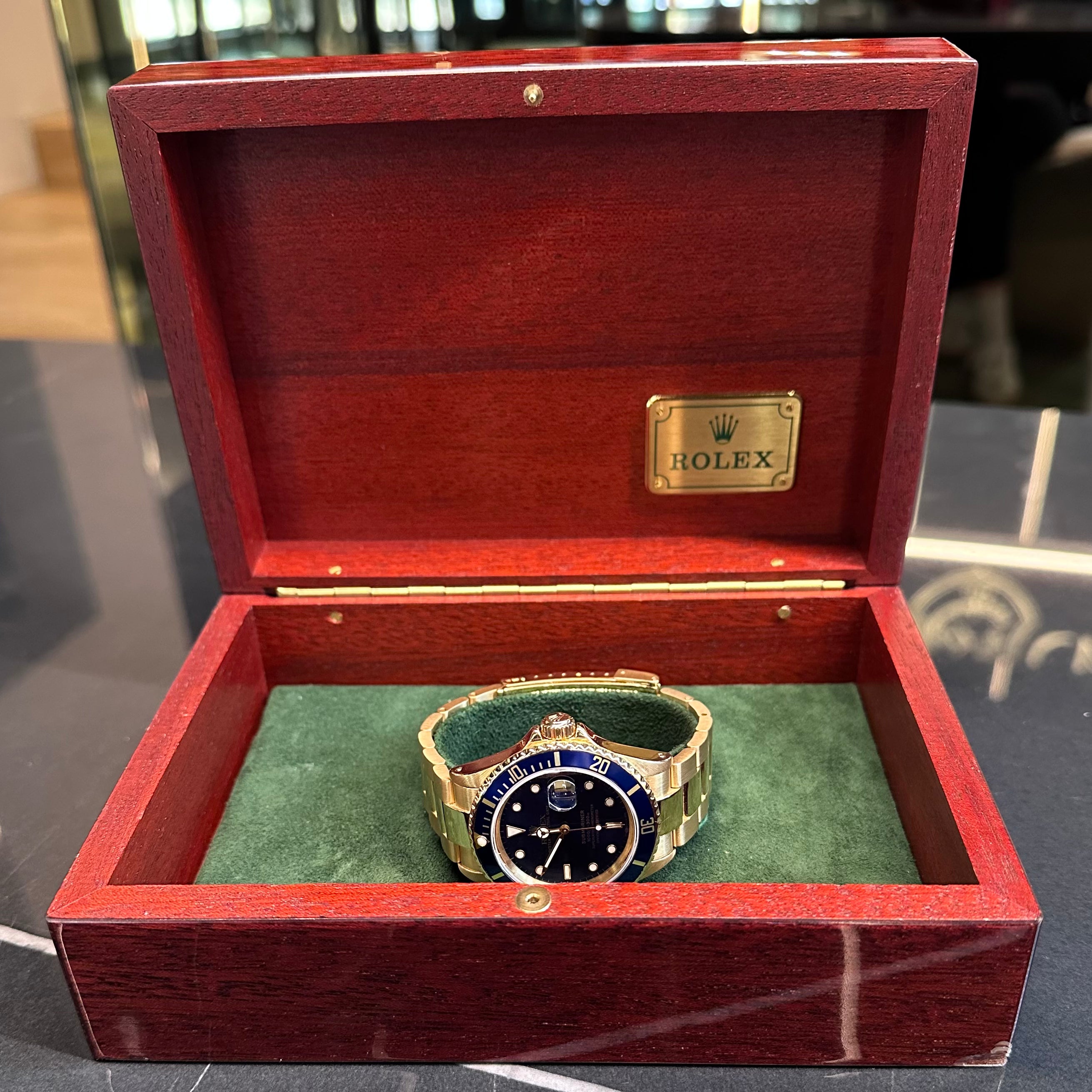 Submariner Date REF. 16618