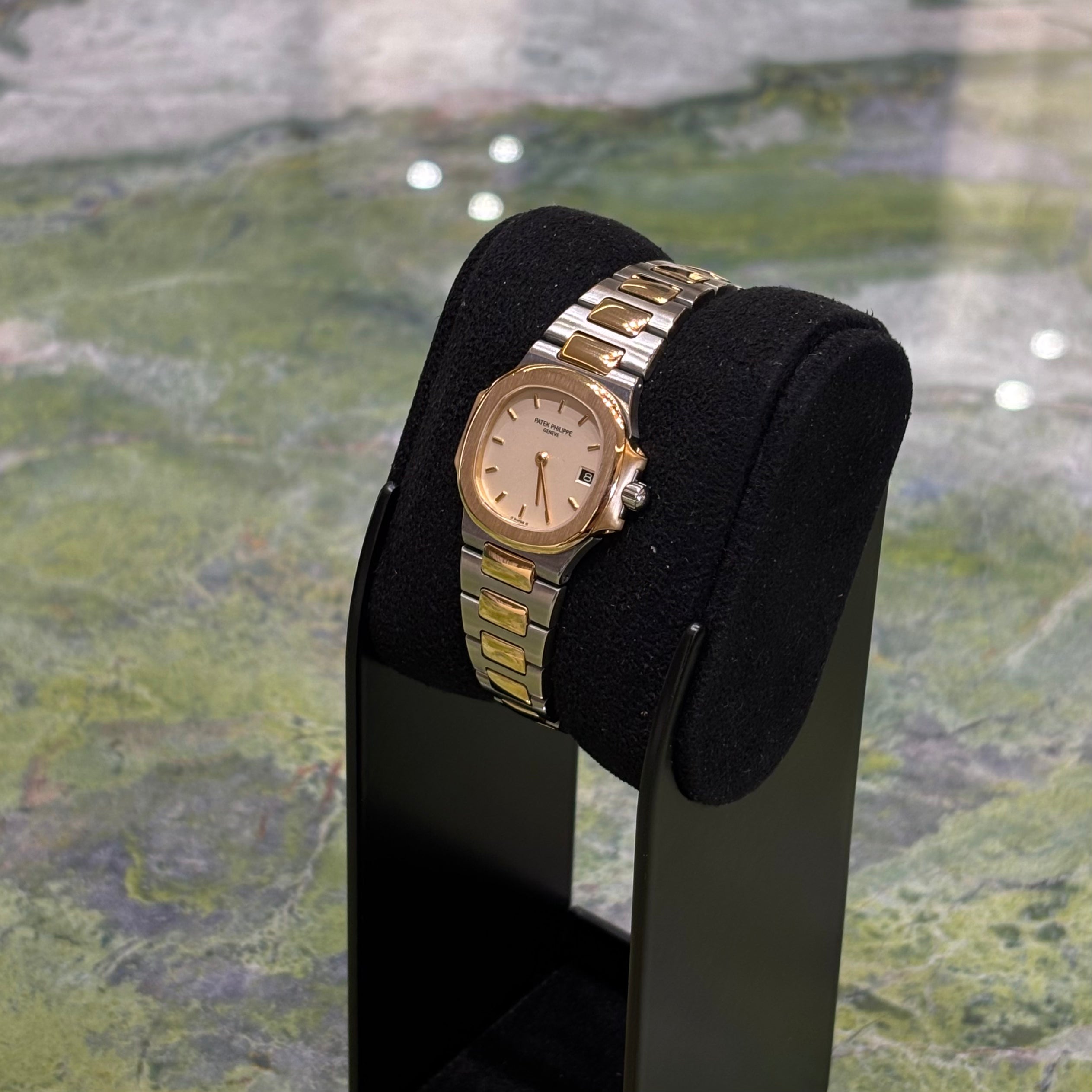 Patek Philippe Nautilus REF. 4700