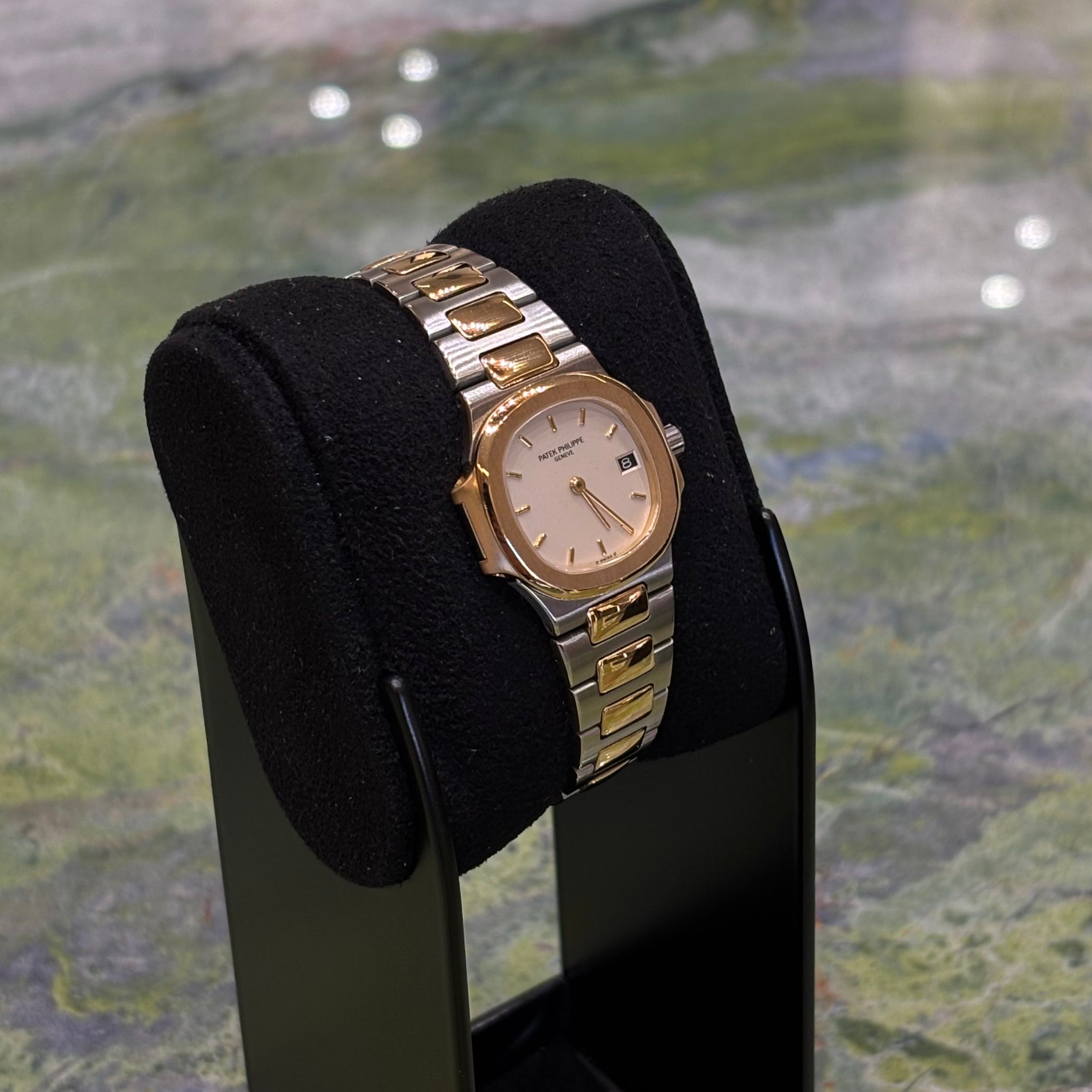 Patek Philippe Nautilus REF. 4700
