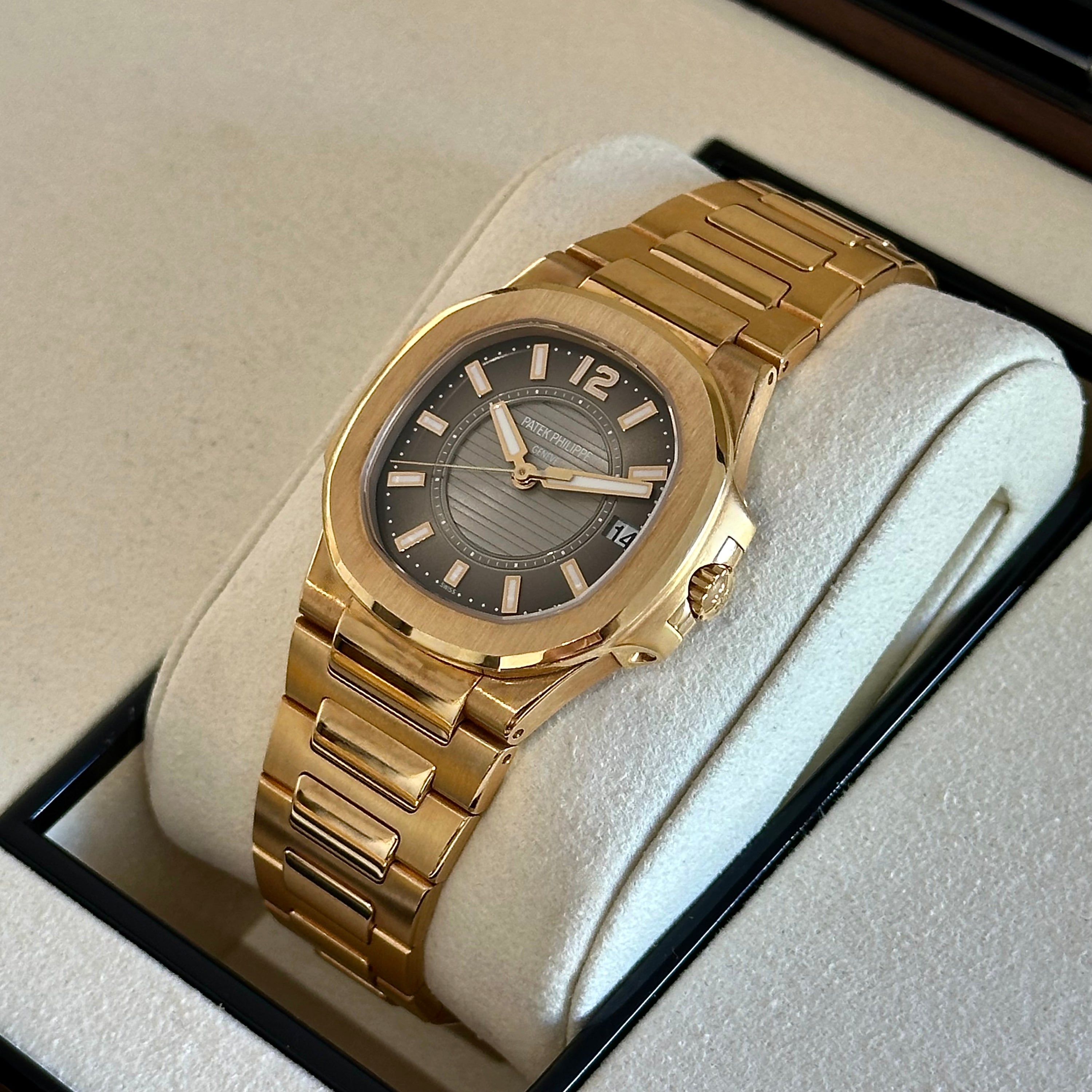Patek Philippe Nautilus REF. 7011/1R-010