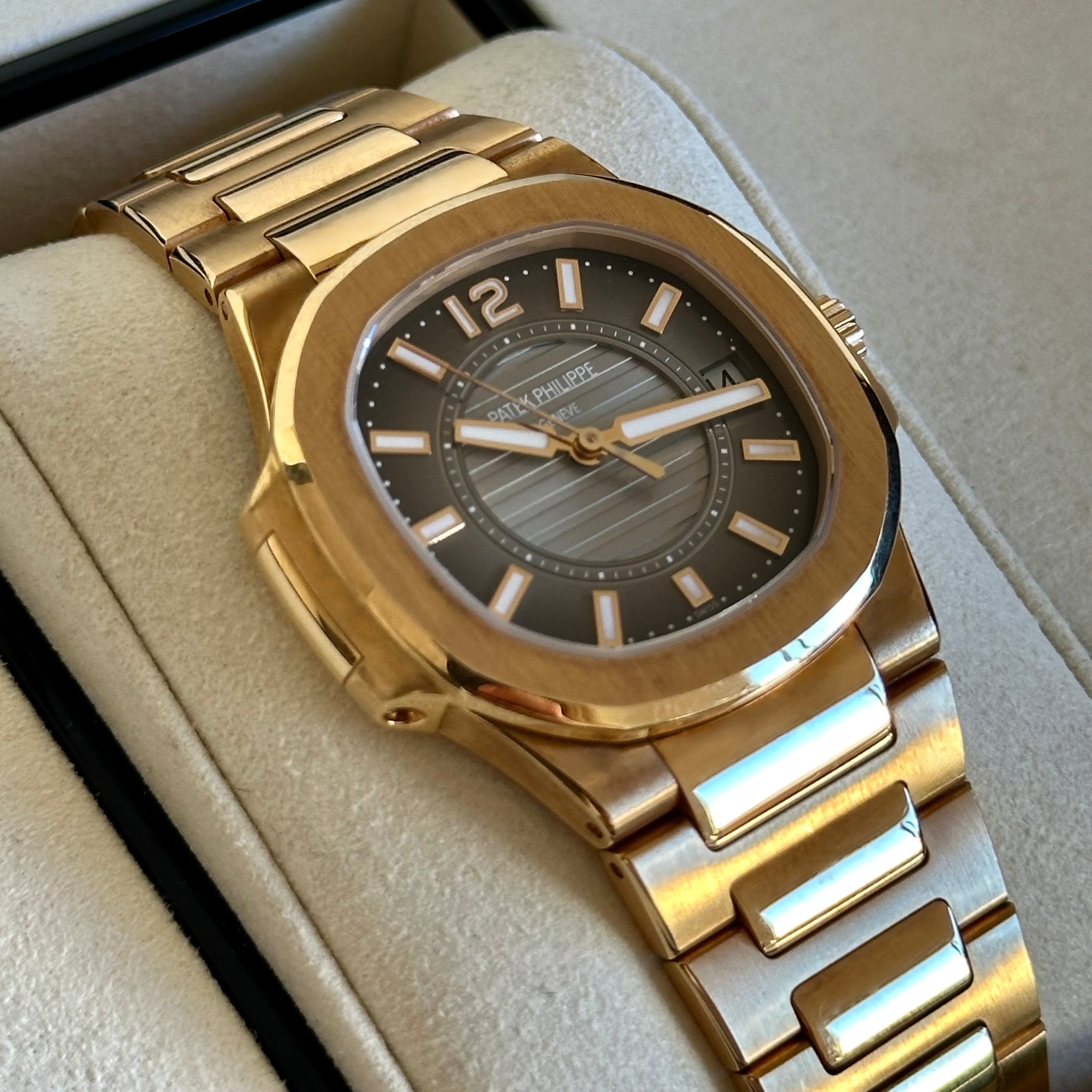 Patek Philippe Nautilus REF. 7011/1R-010