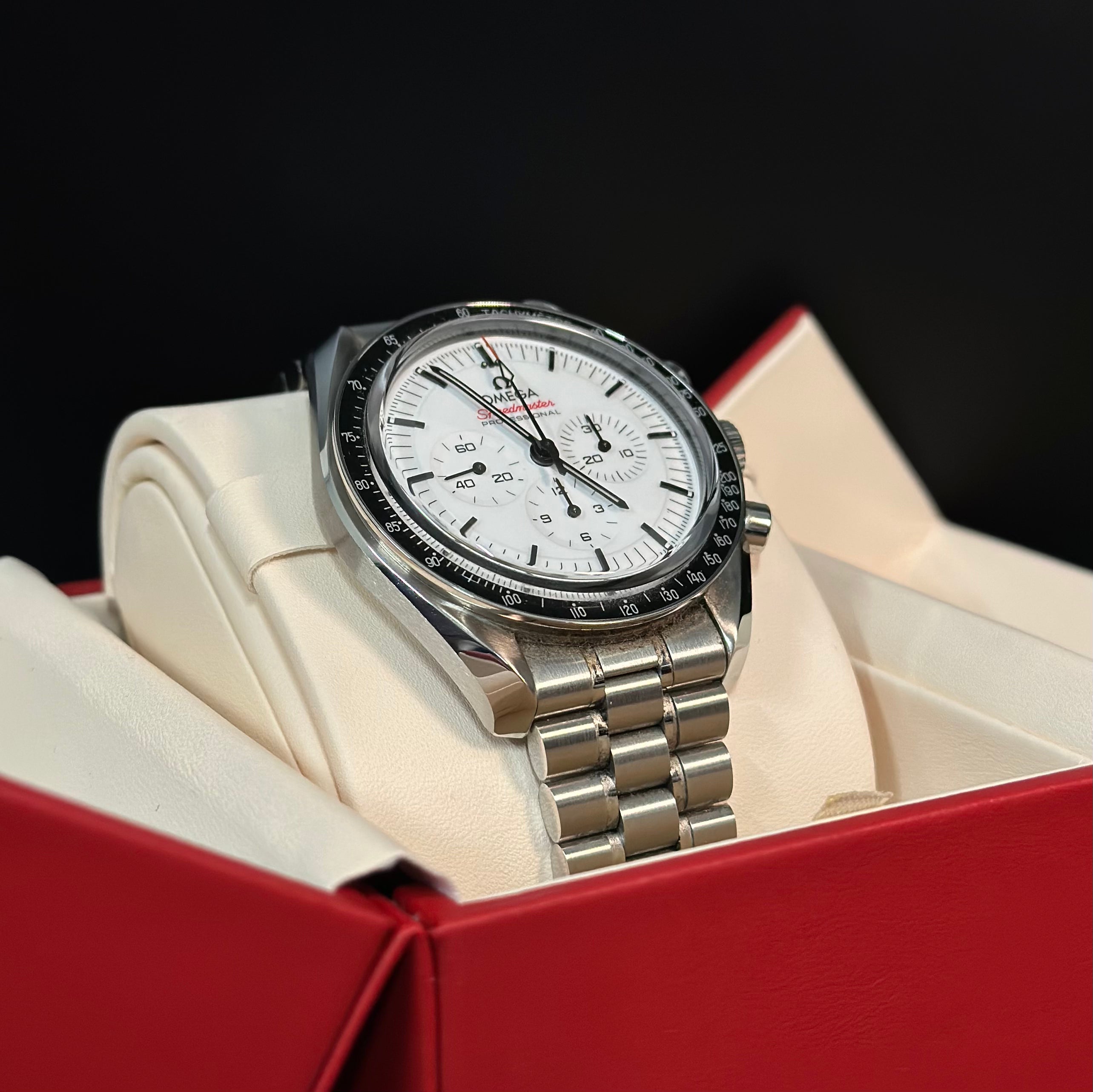 Omega Speedmaster Professional Moonwatch White REF. 310.30.42.50.04.001