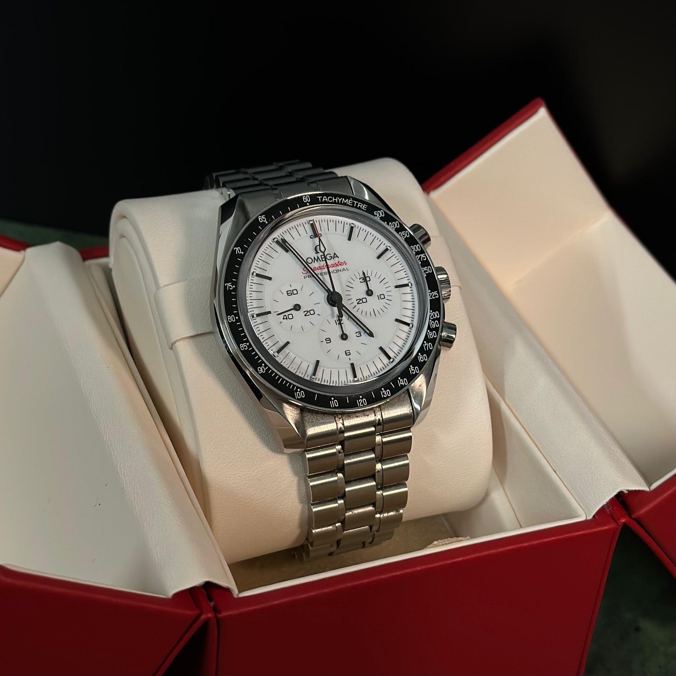 Omega Speedmaster Professional Moonwatch White REF. 310.30.42.50.04.001