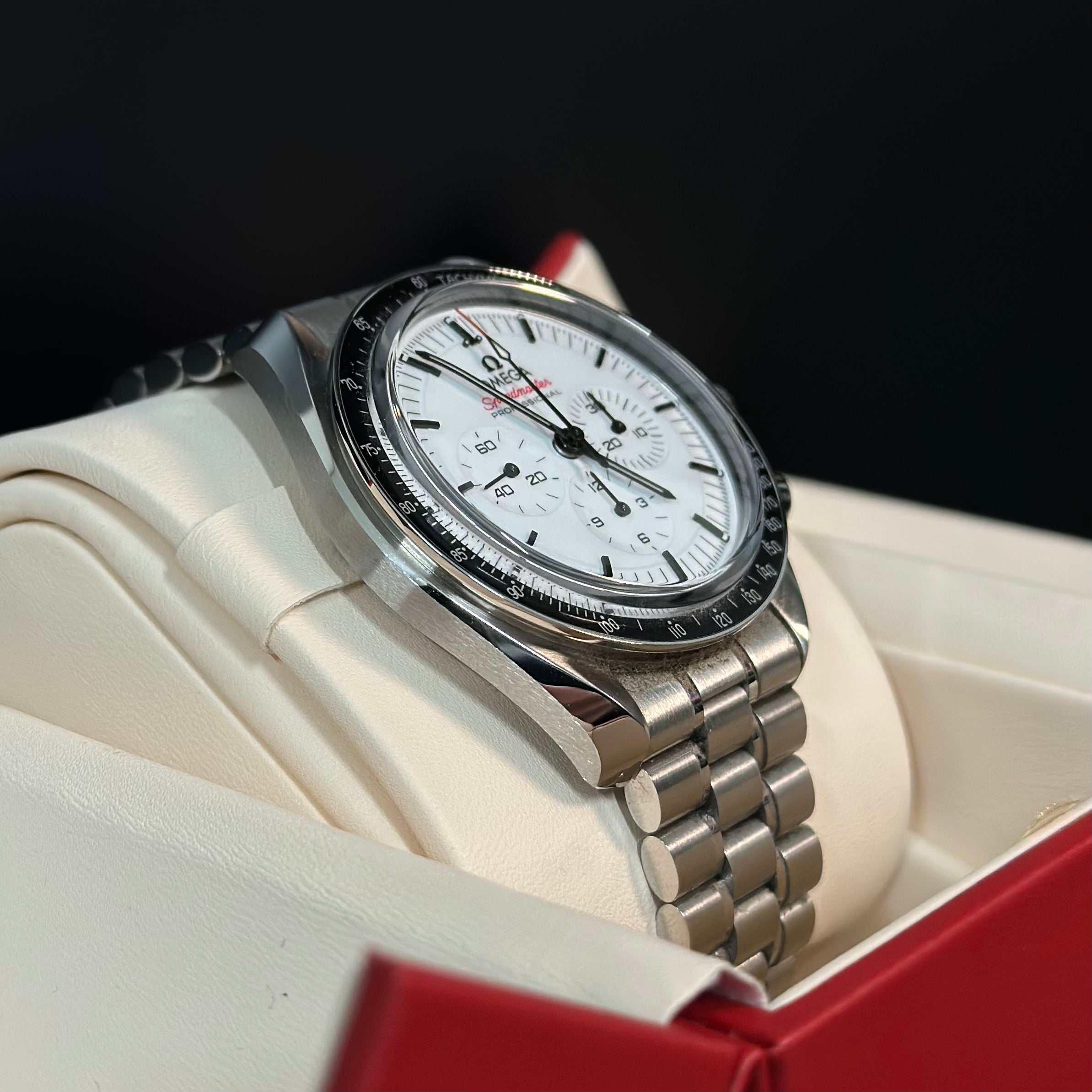 Omega Speedmaster Professional Moonwatch White REF. 310.30.42.50.04.001