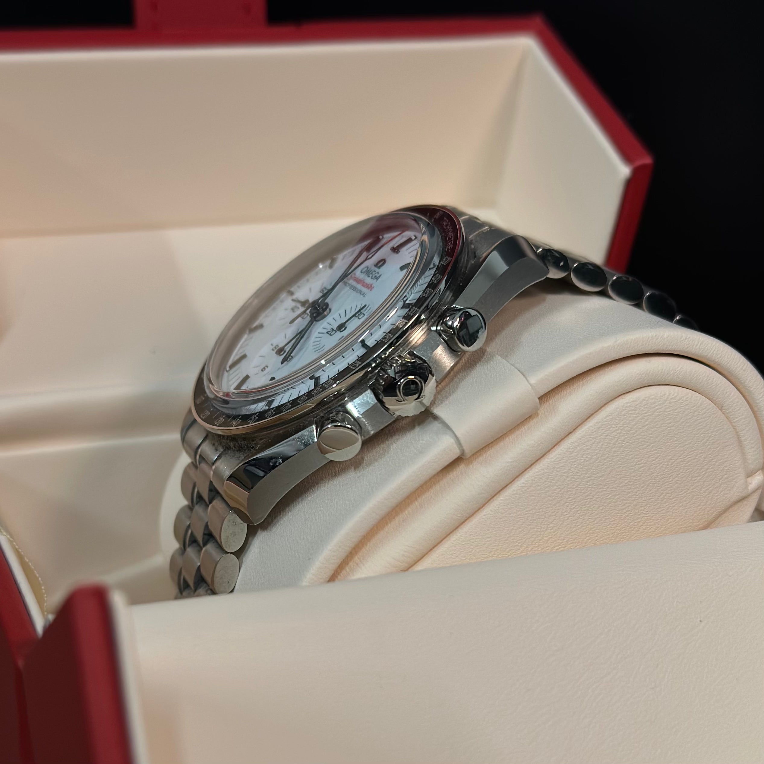 Omega Speedmaster Professional Moonwatch White REF. 310.30.42.50.04.001