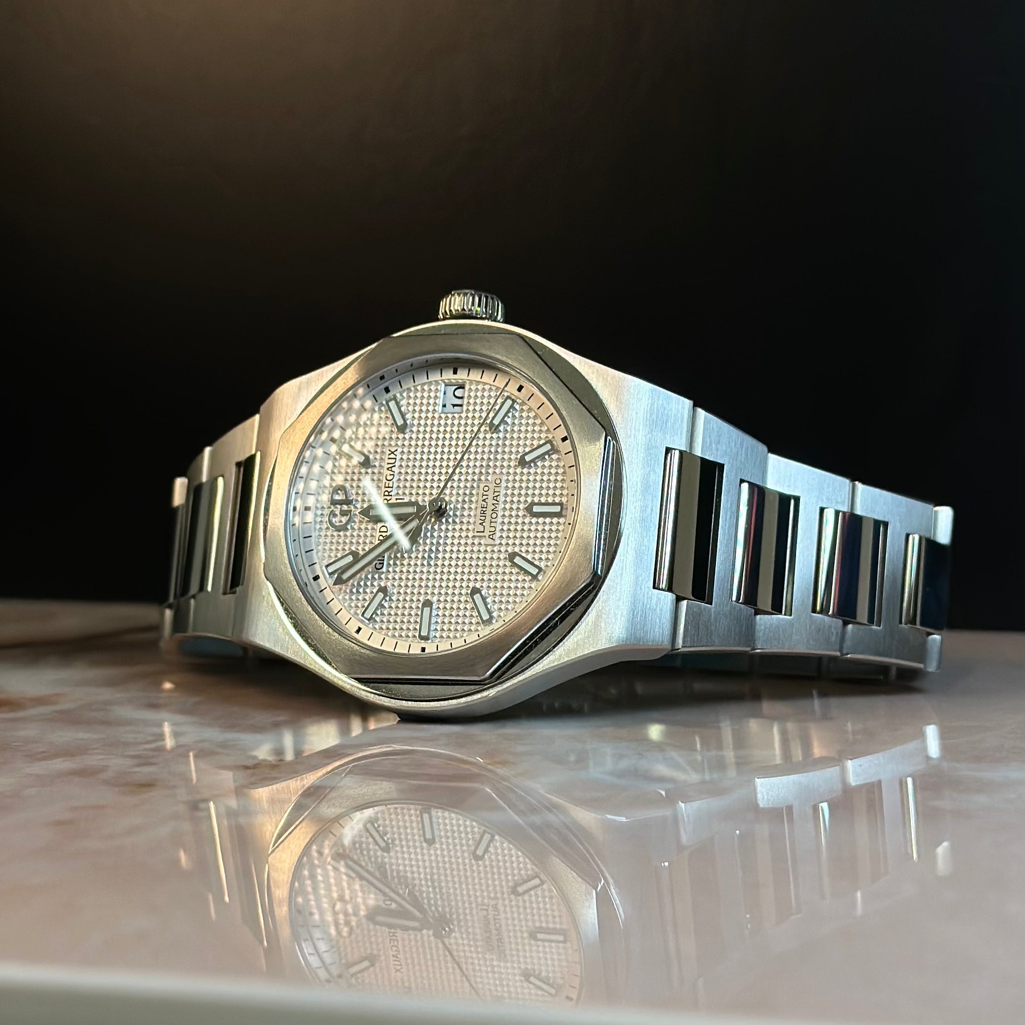 Girard Perregaux Laureato REF. 81010-11-131-11A
