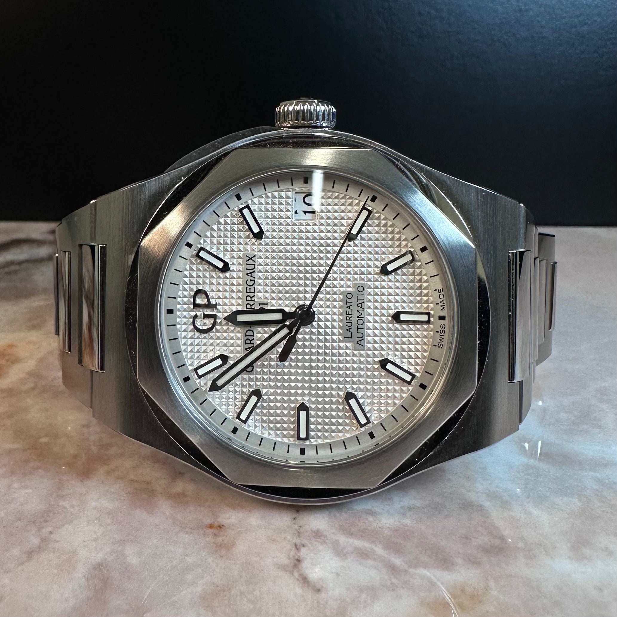 Girard Perregaux Laureato REF. 81010-11-131-11A