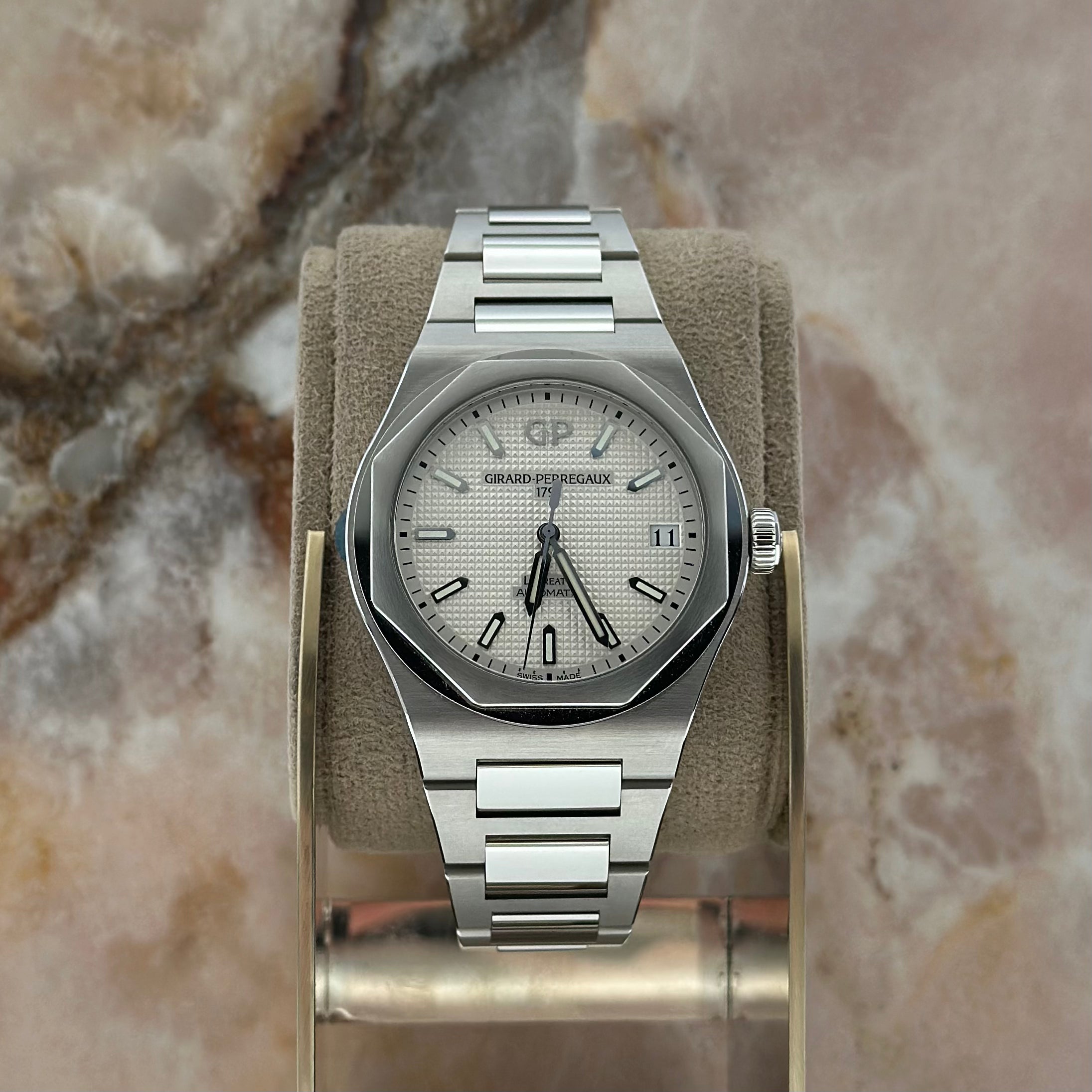 Girard Perregaux Laureato REF. 81010-11-131-11A