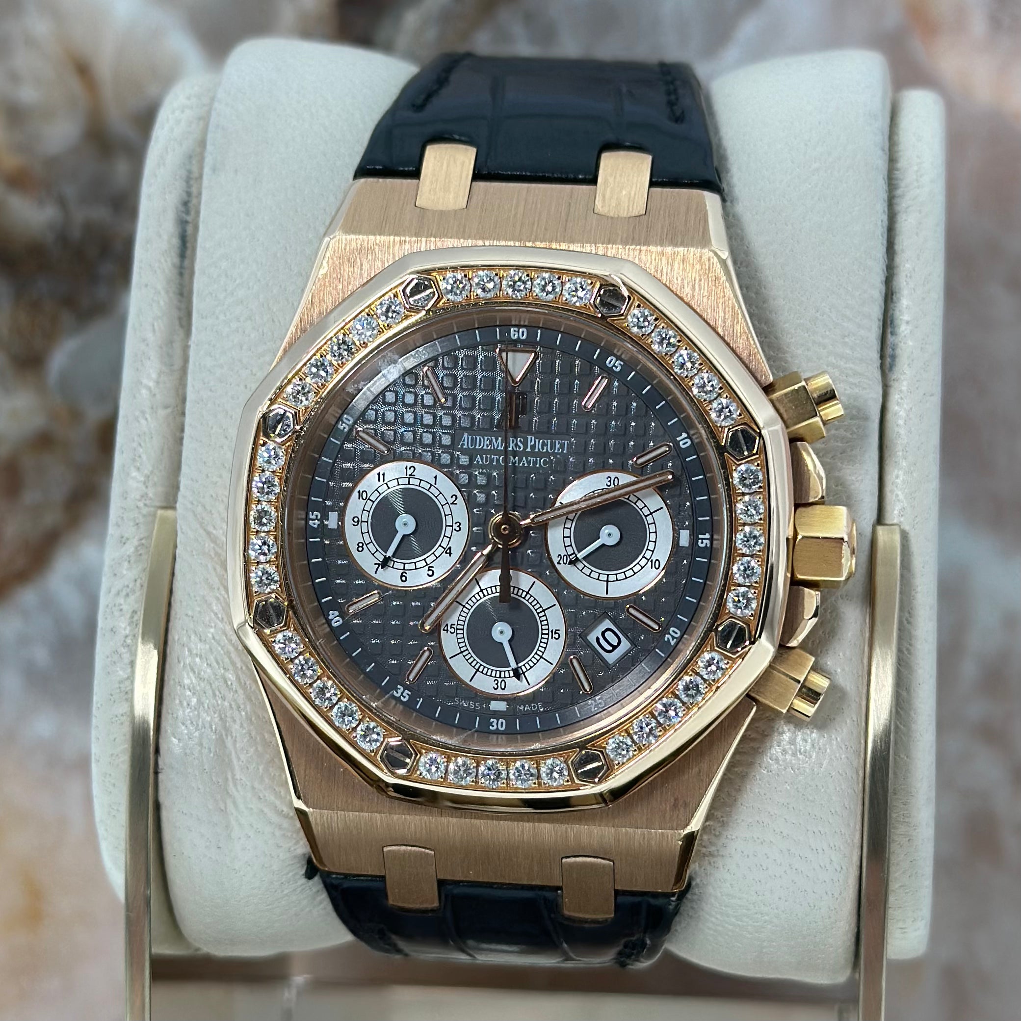 Royal Oak Chronograph REF. 26557OR.ZZ.D098CR.02 – Nautilus Watches