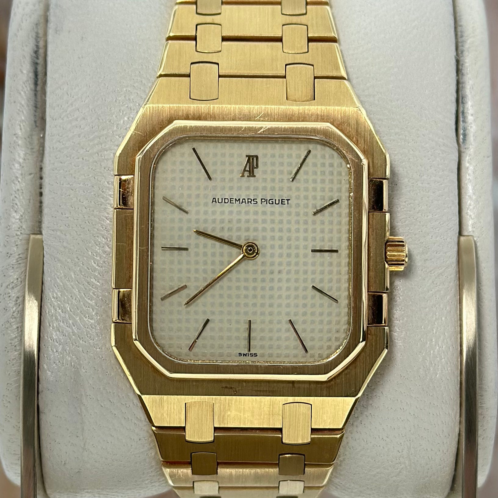 Royal Oak Rectangular Full Yellow Gold REF. 6005BA