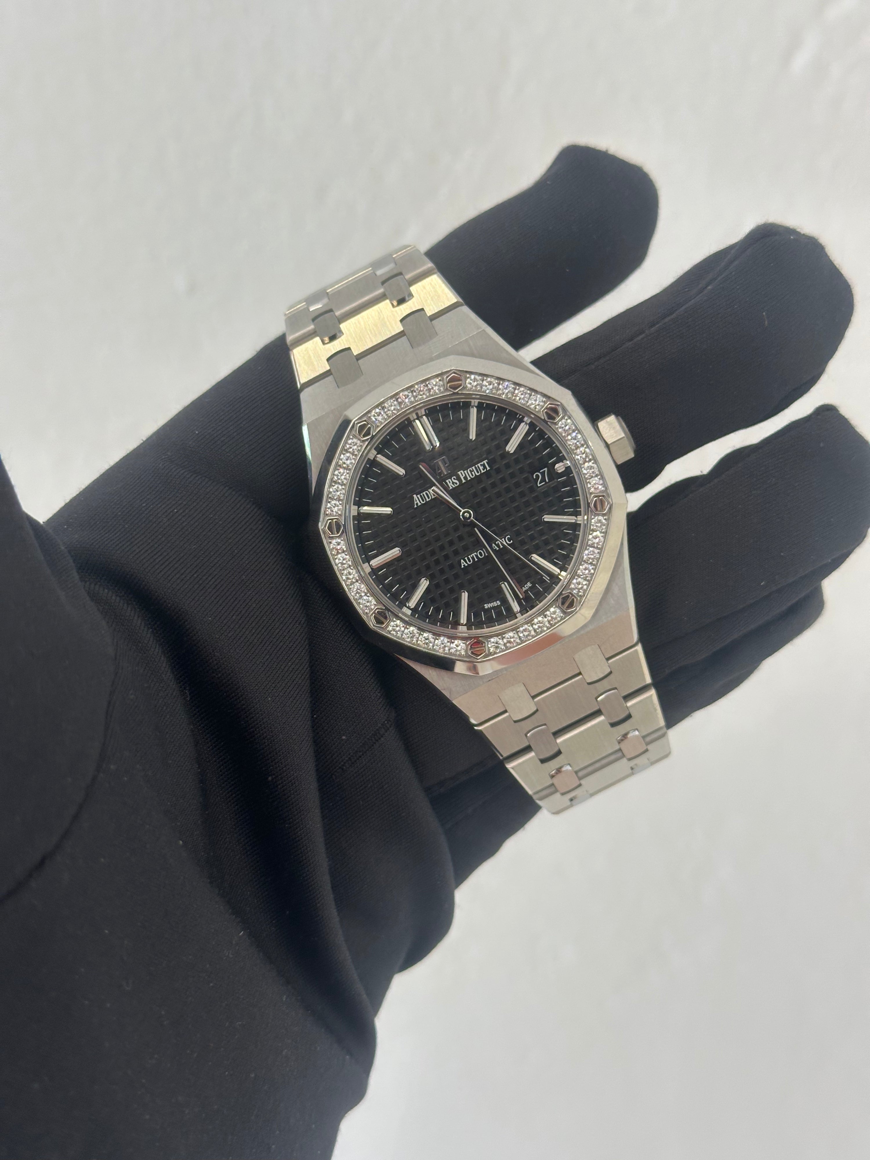 Royal Oak Blak Dial Diamond Bezel REF. 15551ST