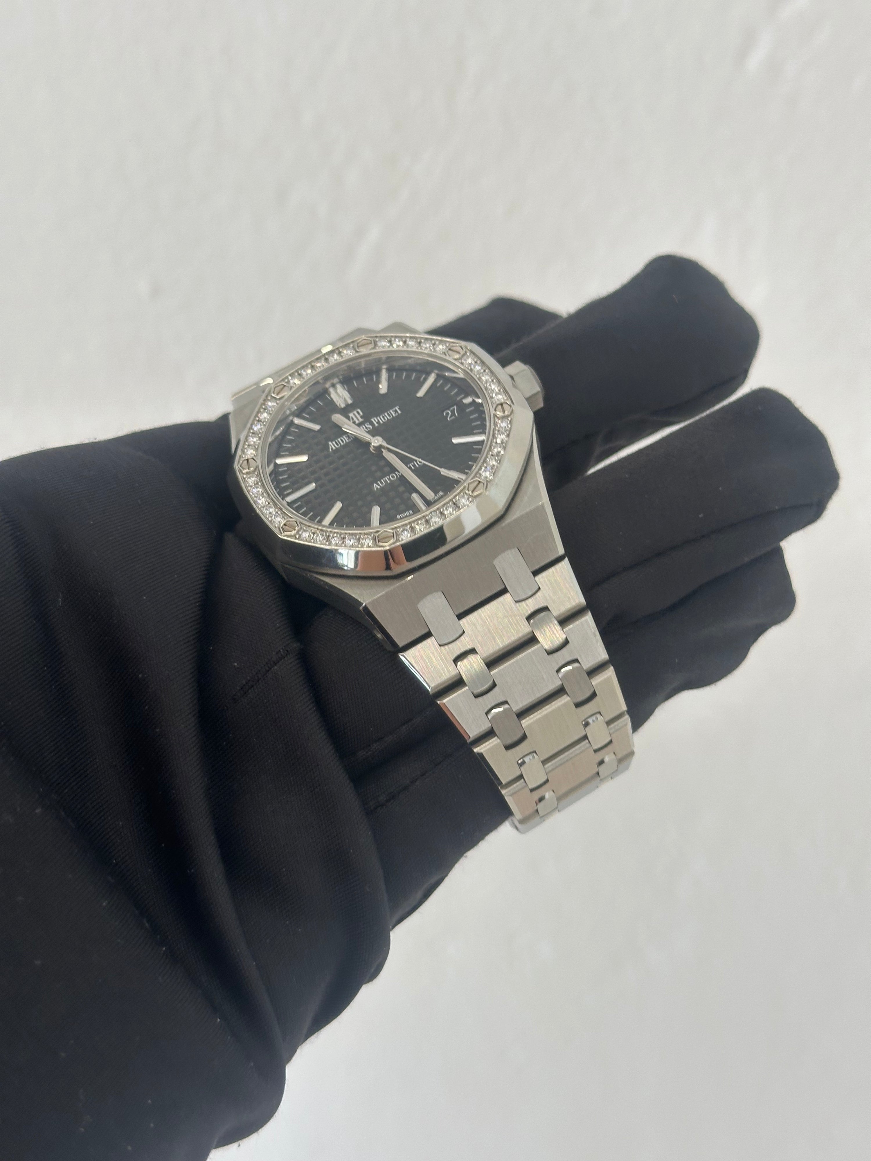 Royal Oak Blak Dial Diamond Bezel REF. 15551ST