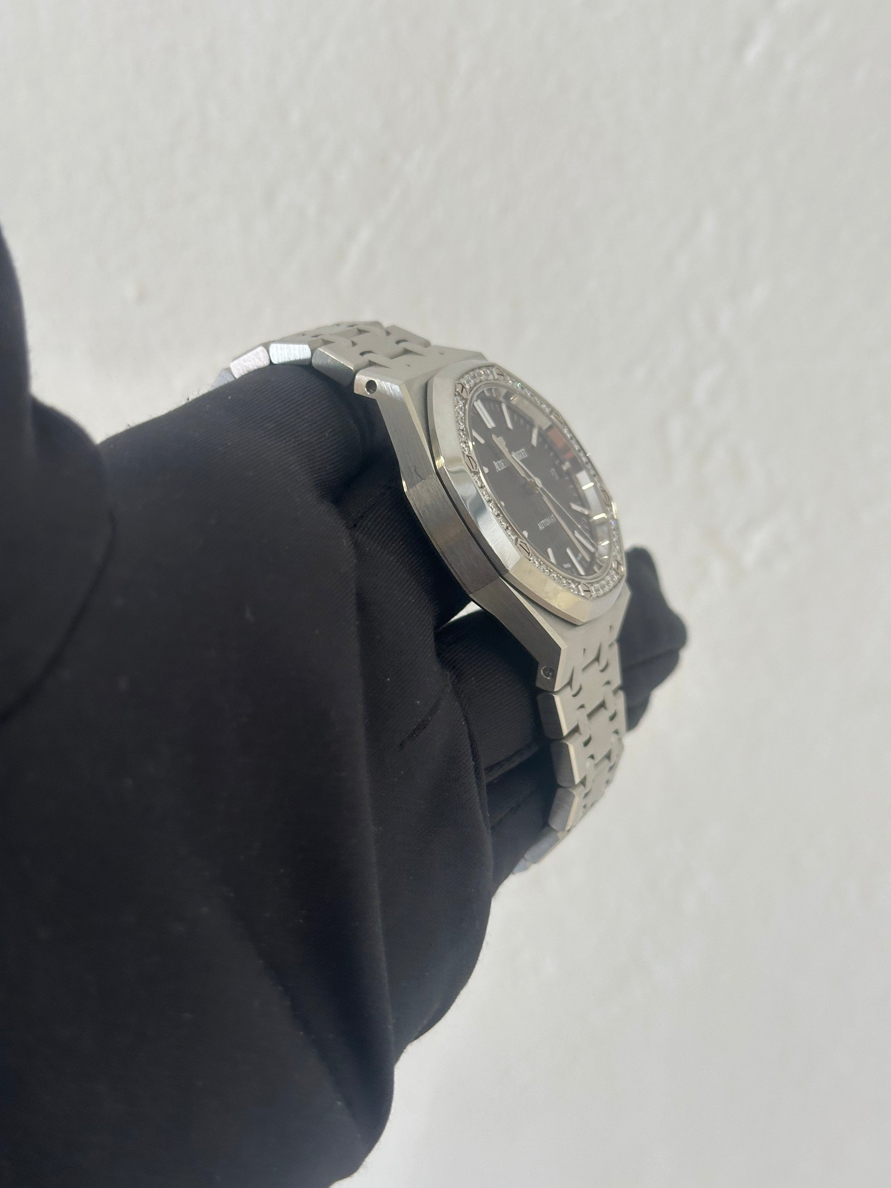 Royal Oak Blak Dial Diamond Bezel REF. 15551ST