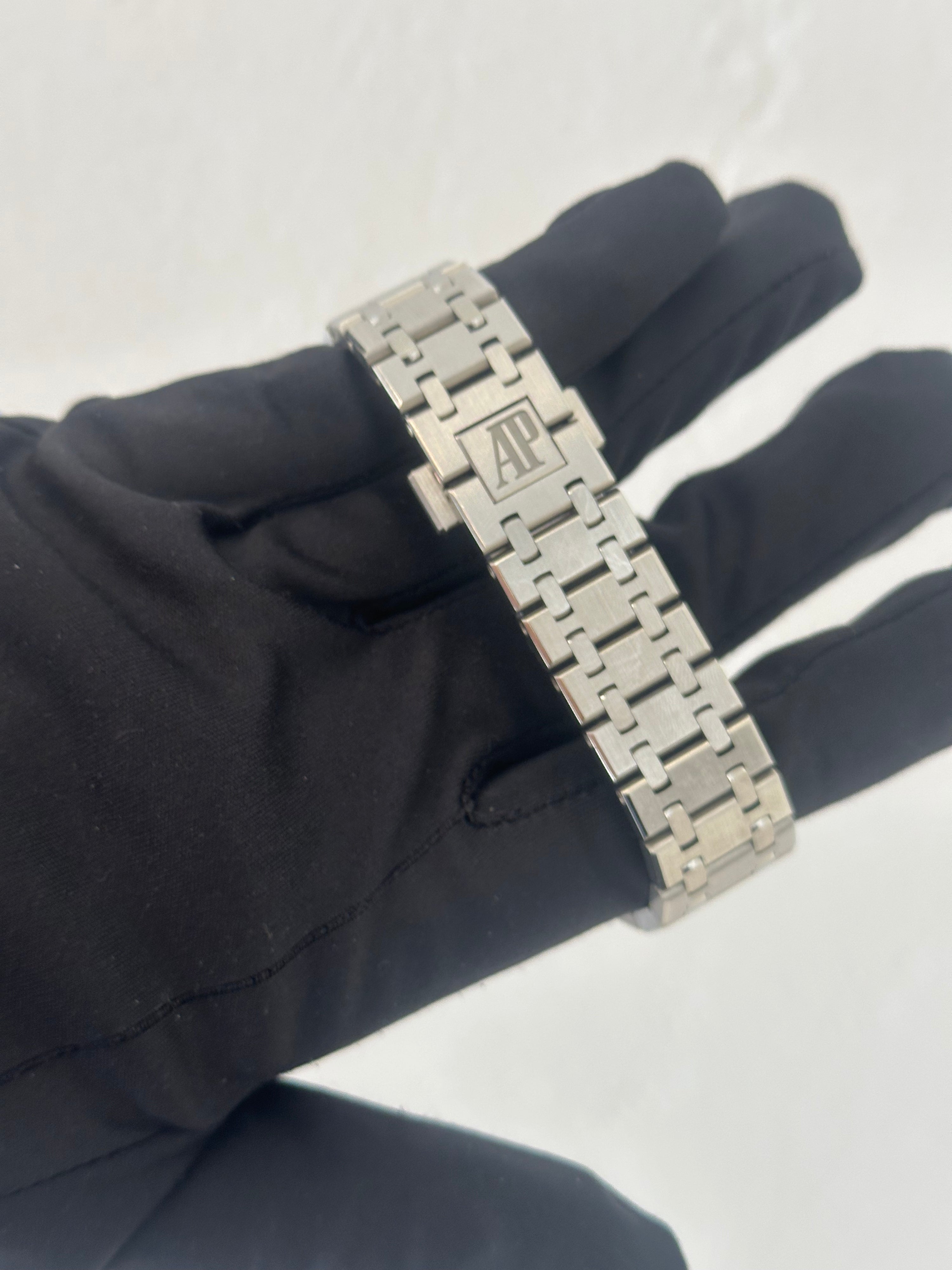 Royal Oak Blak Dial Diamond Bezel REF. 15551ST