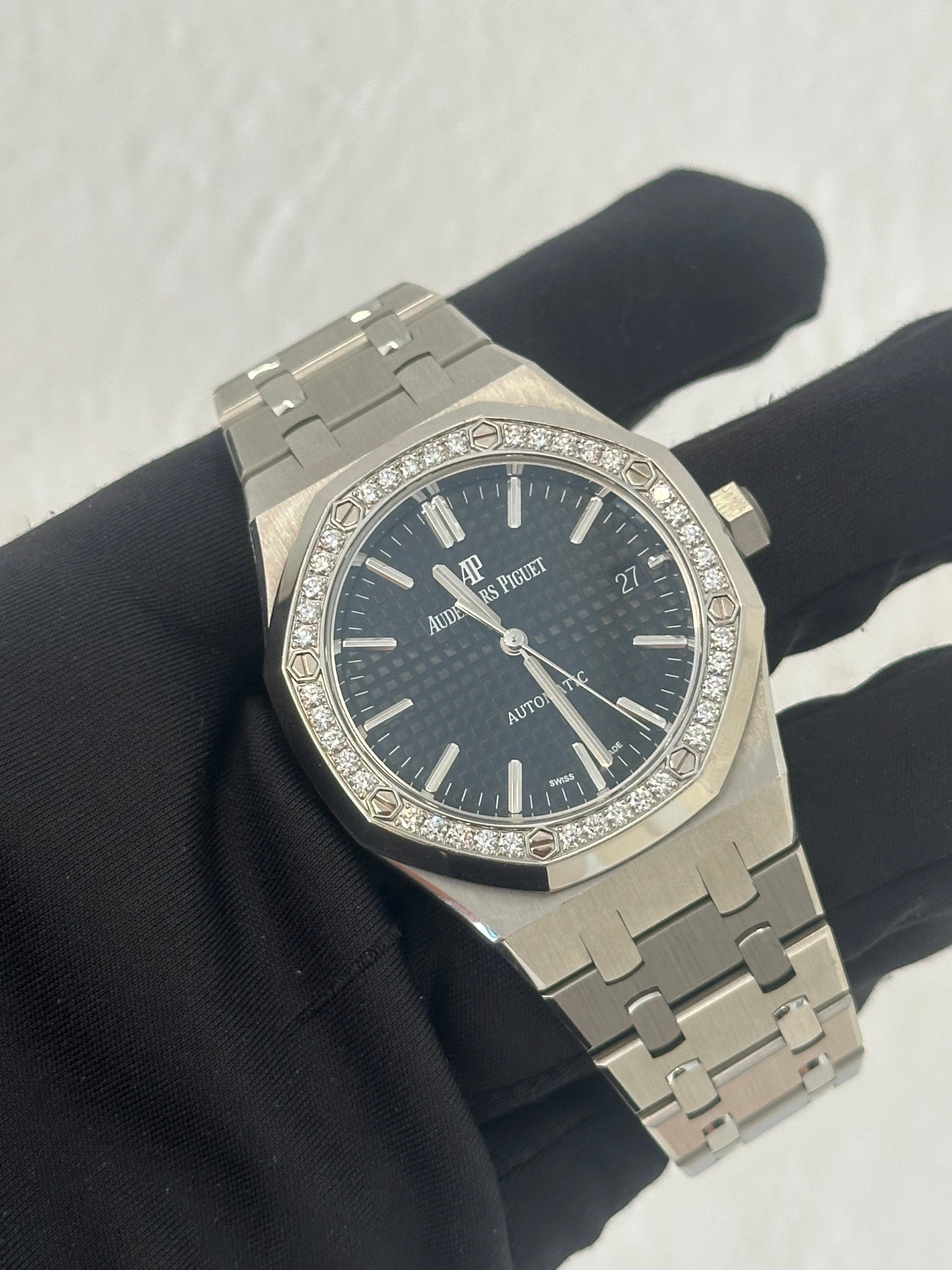 Royal Oak Blak Dial Diamond Bezel REF. 15551ST
