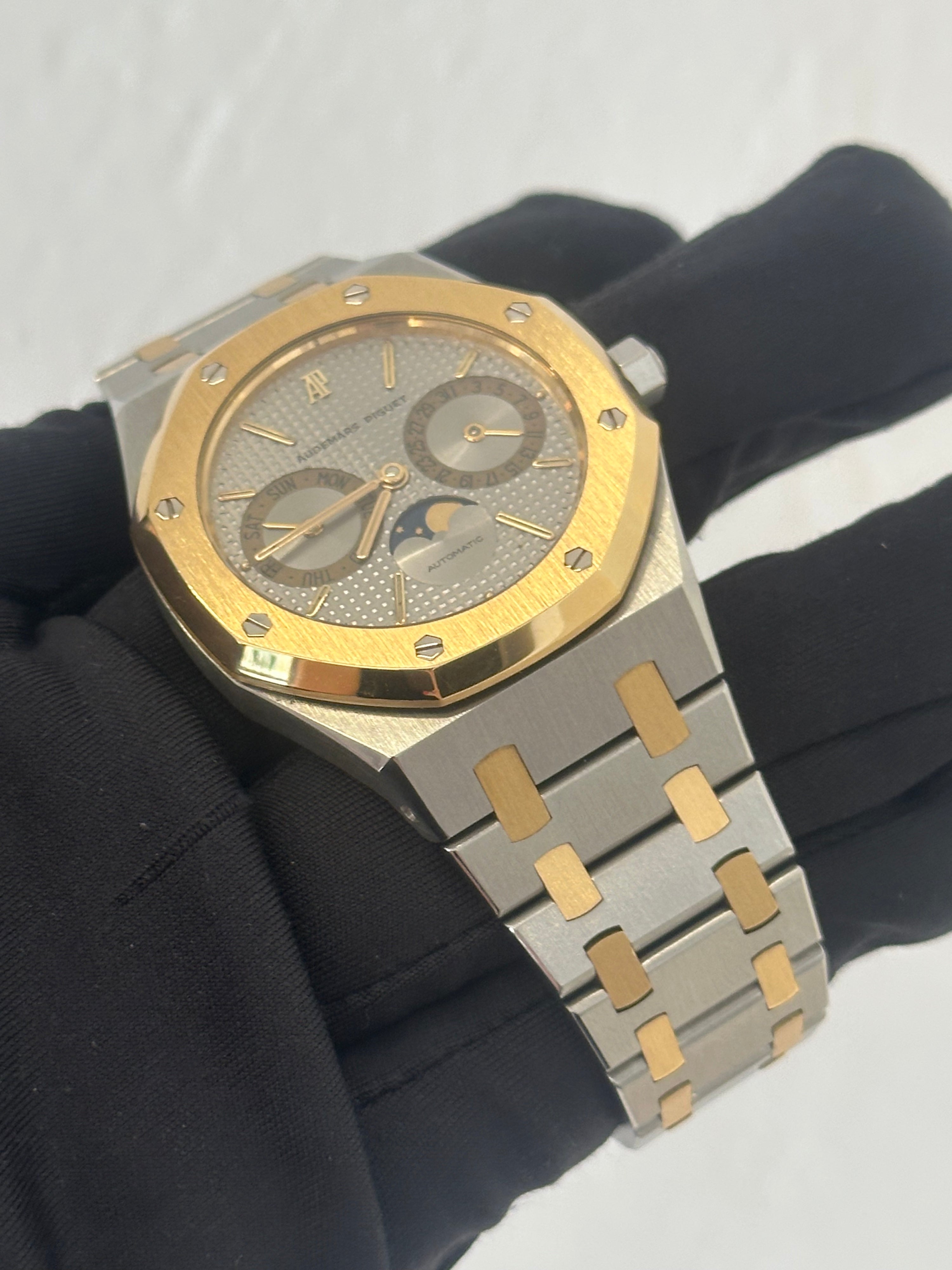 Royal Oak Day-Date REF. 25594SA