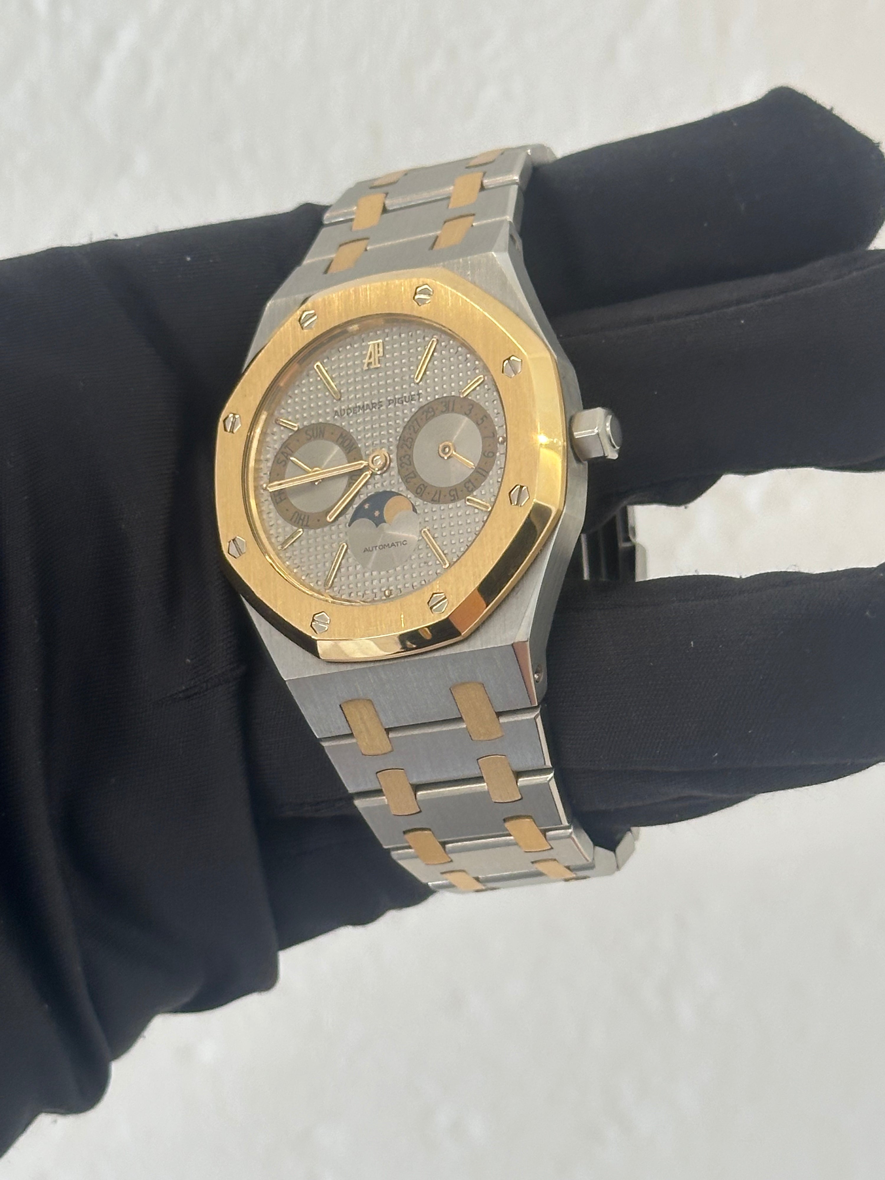 Royal Oak Day-Date REF. 25594SA