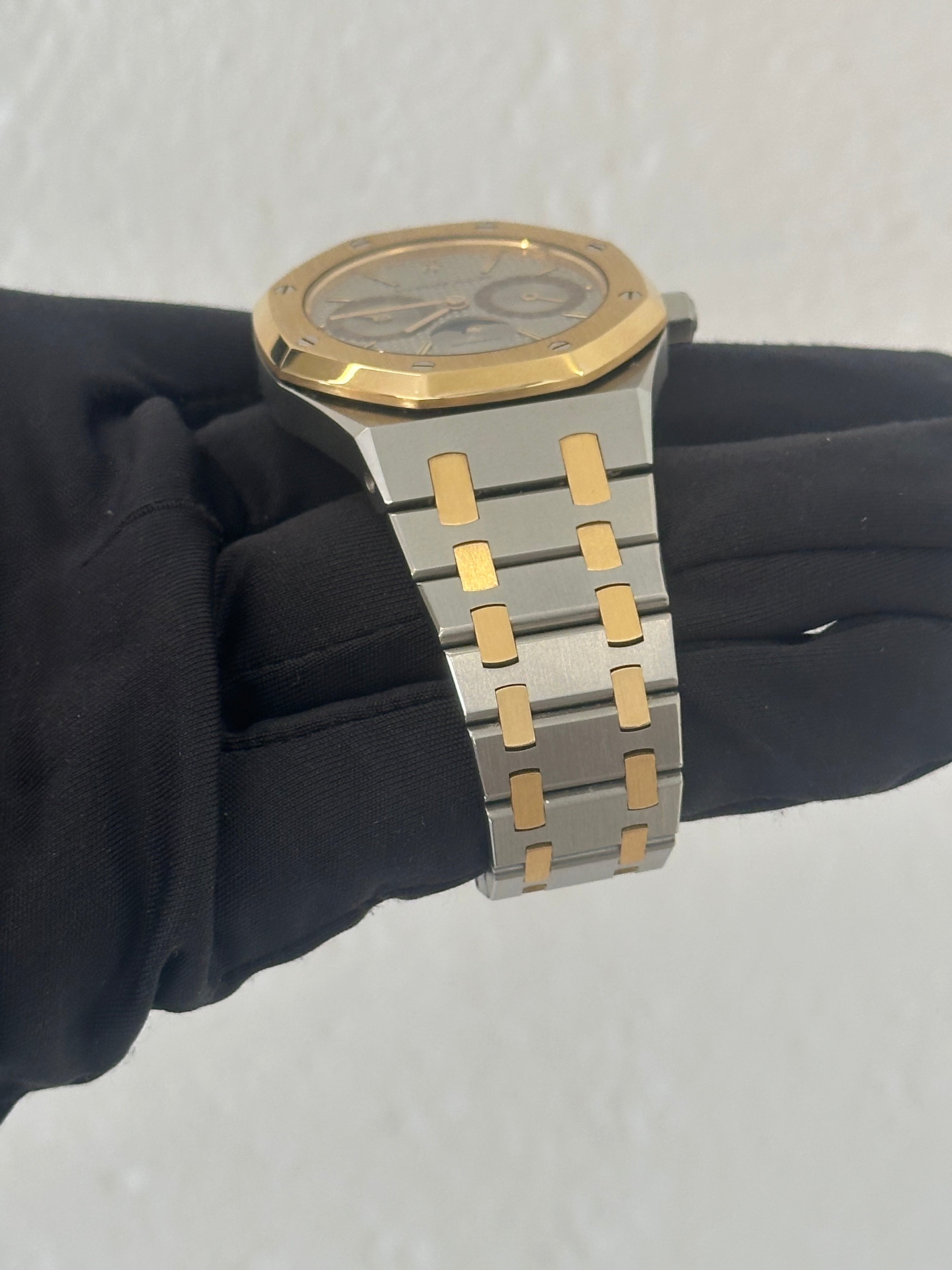 Royal Oak Day-Date REF. 25594SA