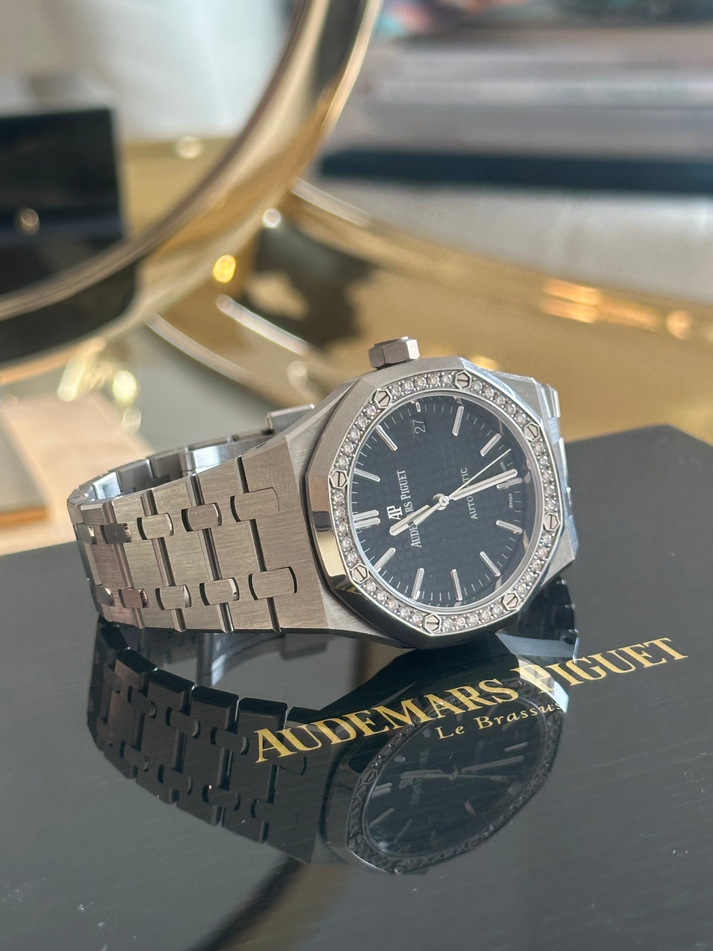 Royal Oak Blak Dial Diamond Bezel REF. 15551ST
