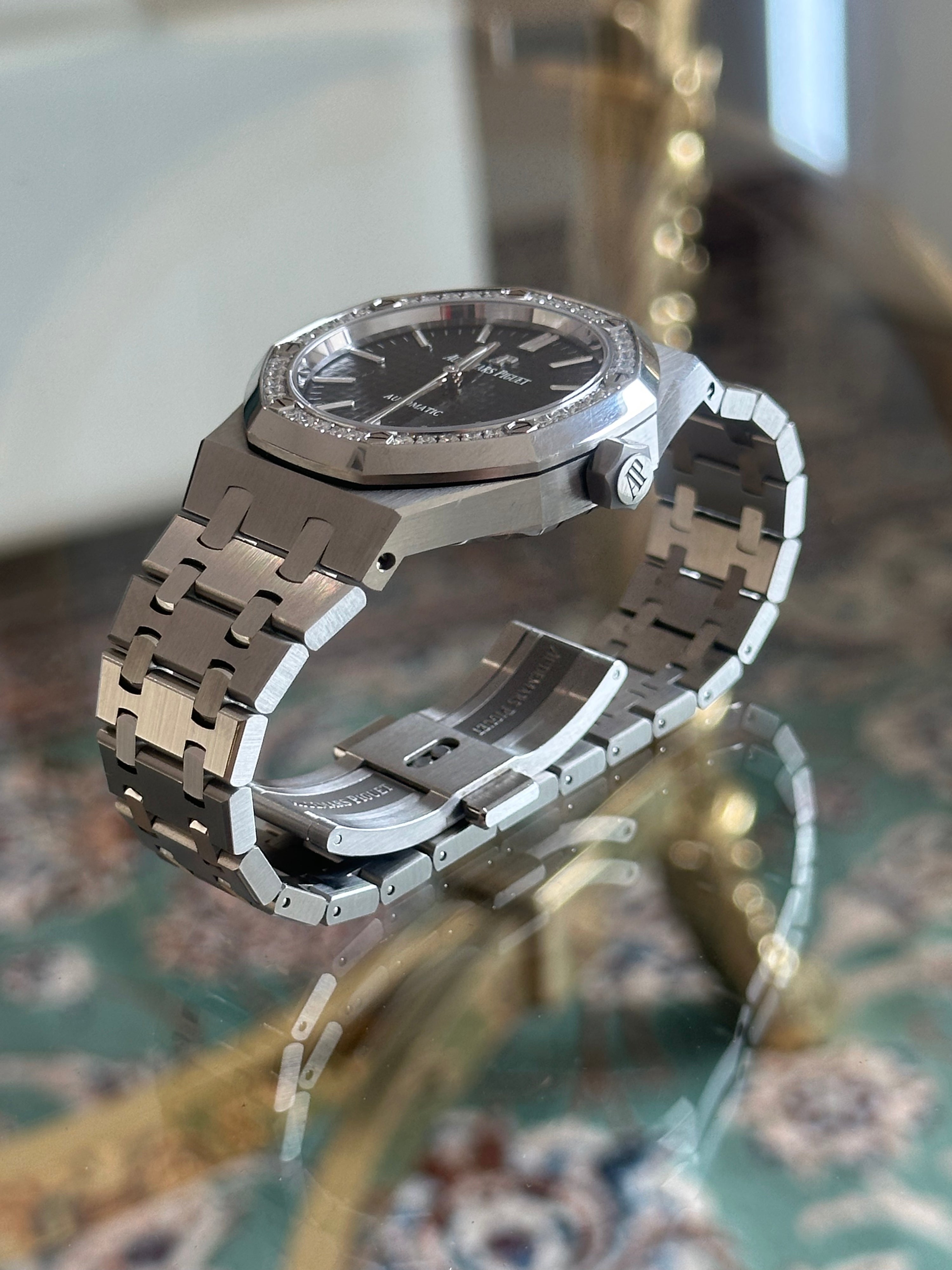 Royal Oak Blak Dial Diamond Bezel REF. 15551ST