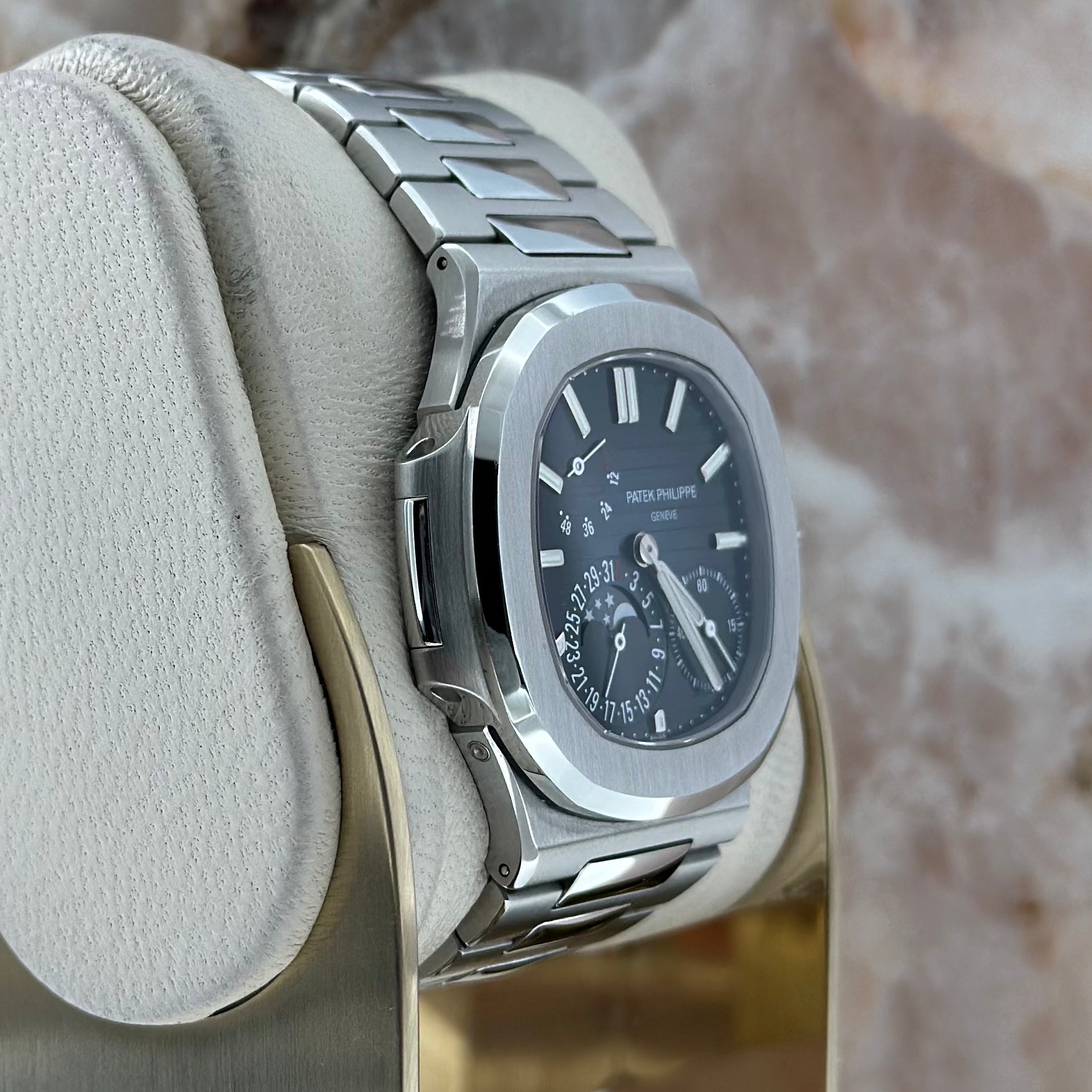 Patek Philippe Nautilus REF. 5712/1A-001