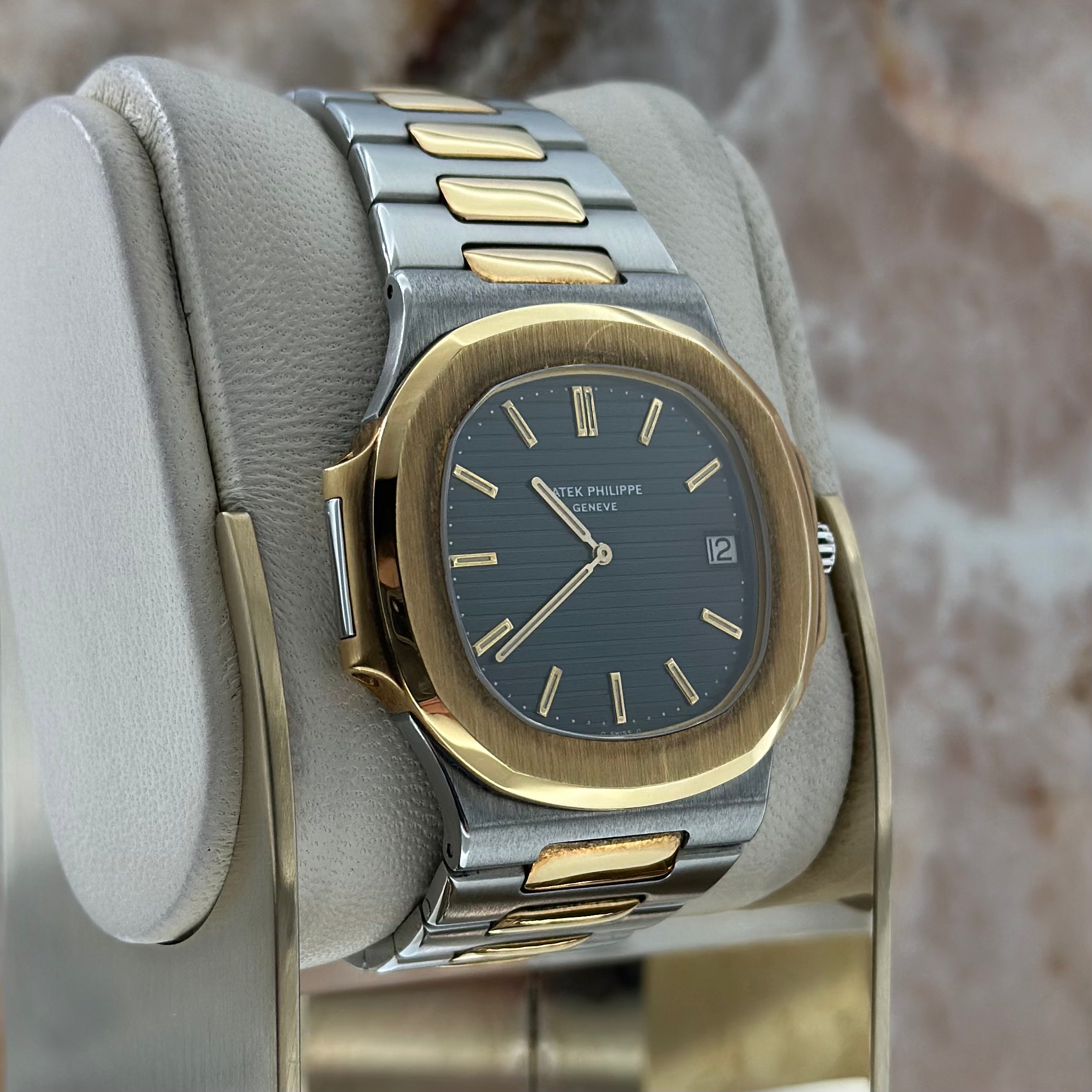 Nautilus Mint Condition Original Paper REF. 3800