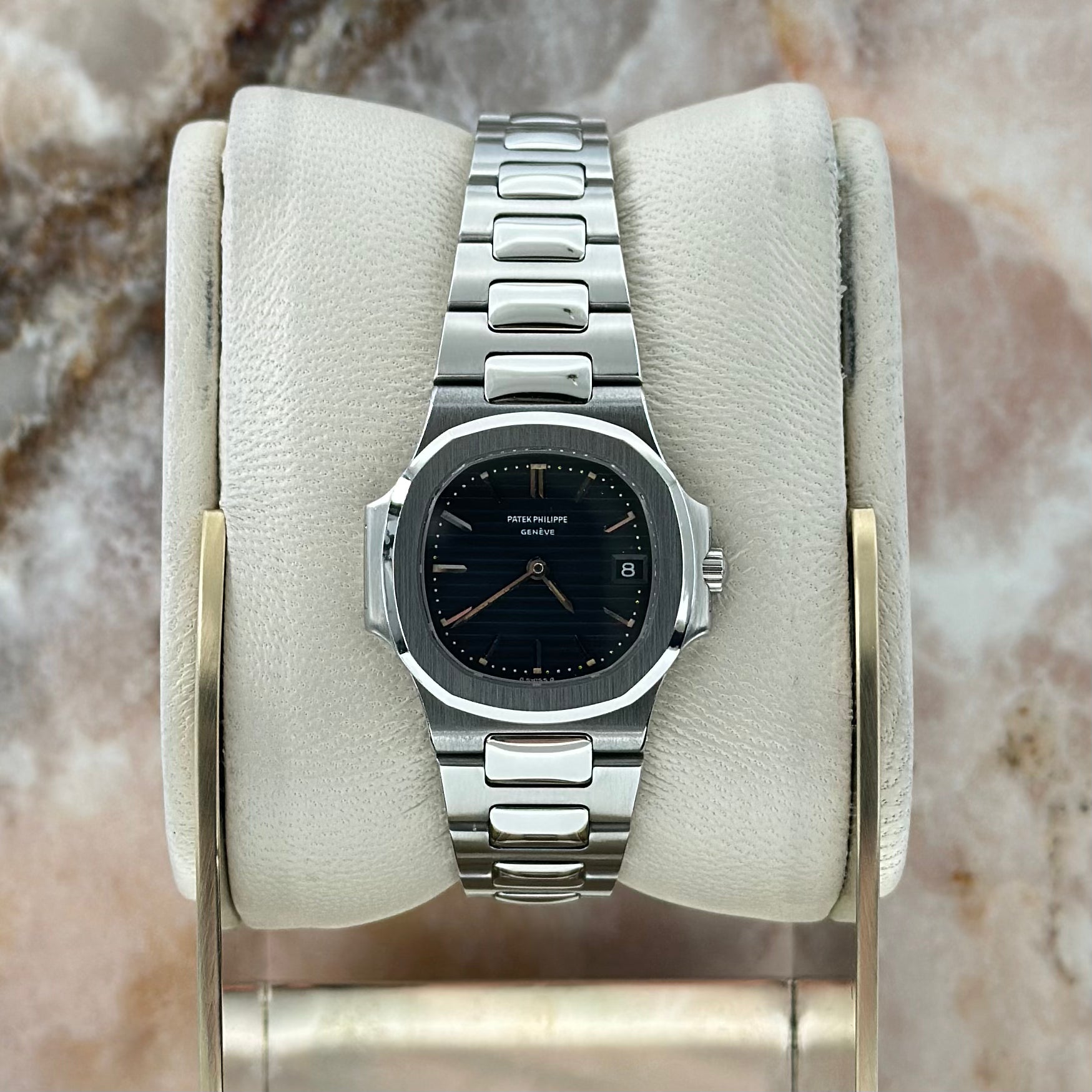 Patek Philippe Nautilus REF. 4700/001