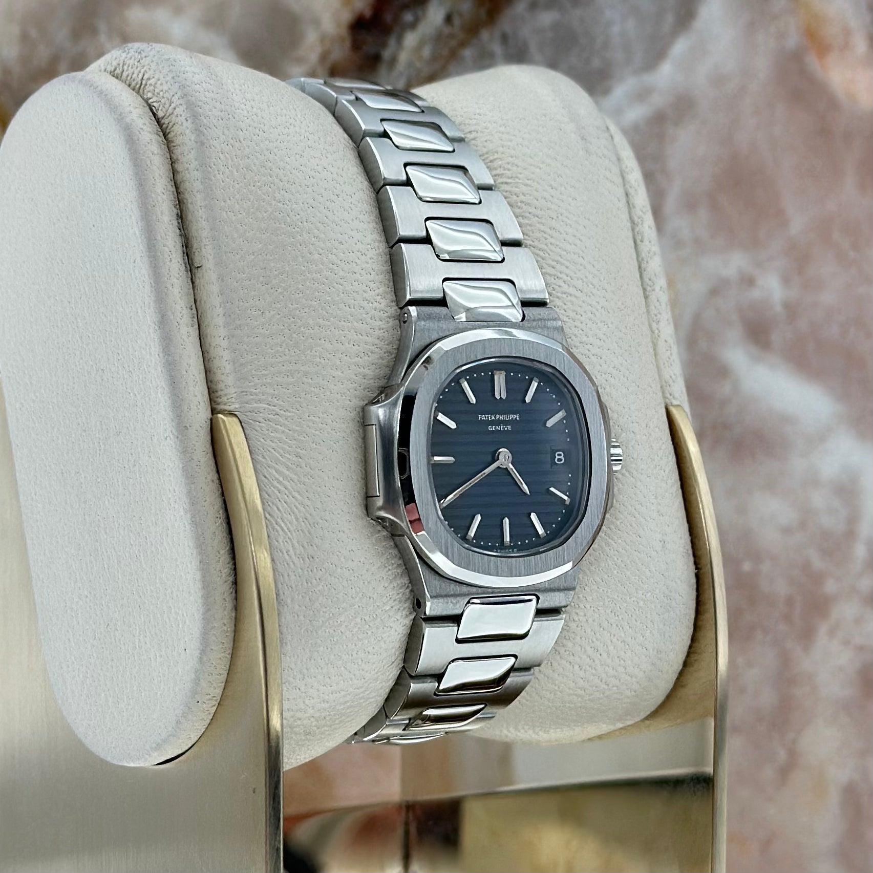 Patek Philippe Nautilus REF. 4700/001