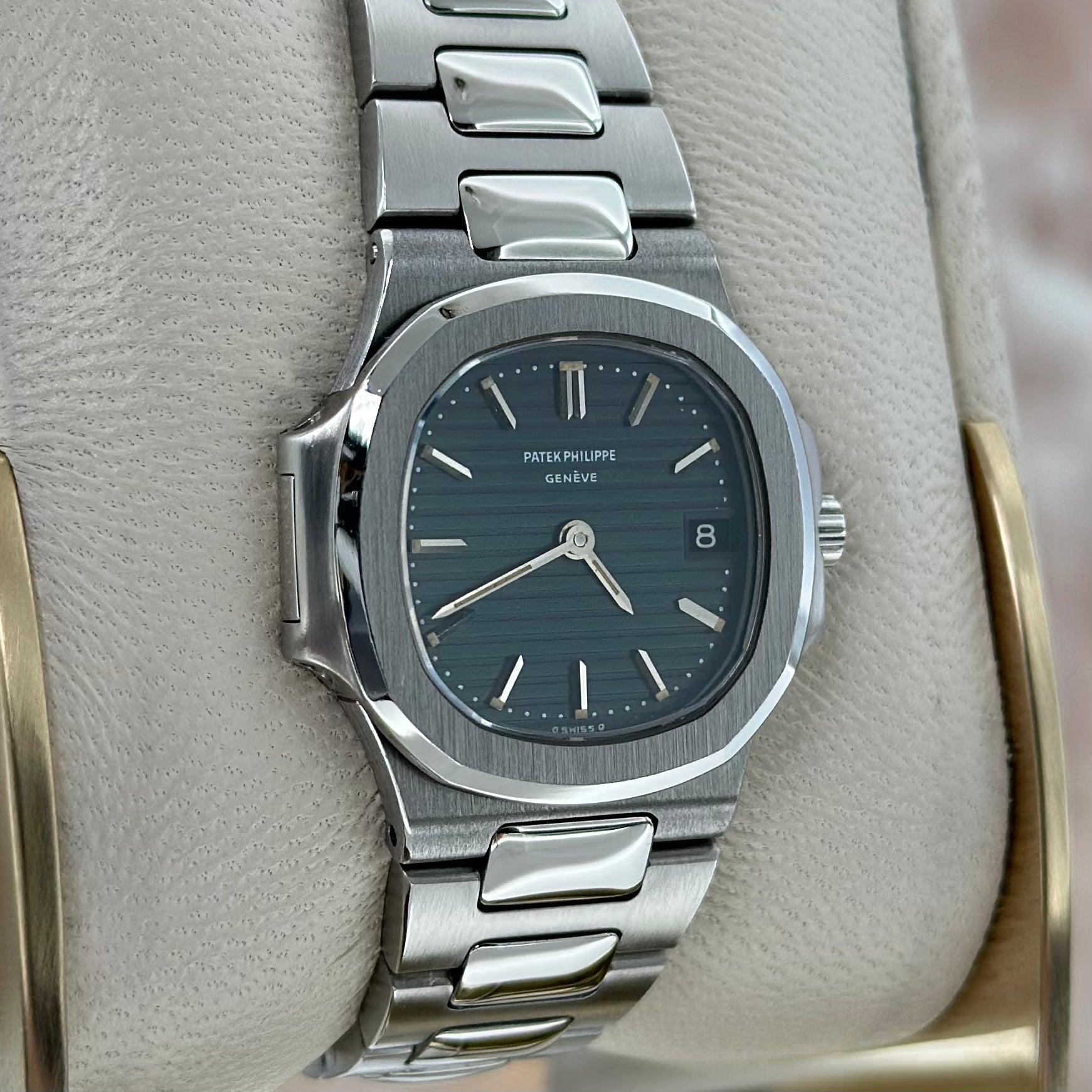 Patek Philippe Nautilus REF. 4700/001