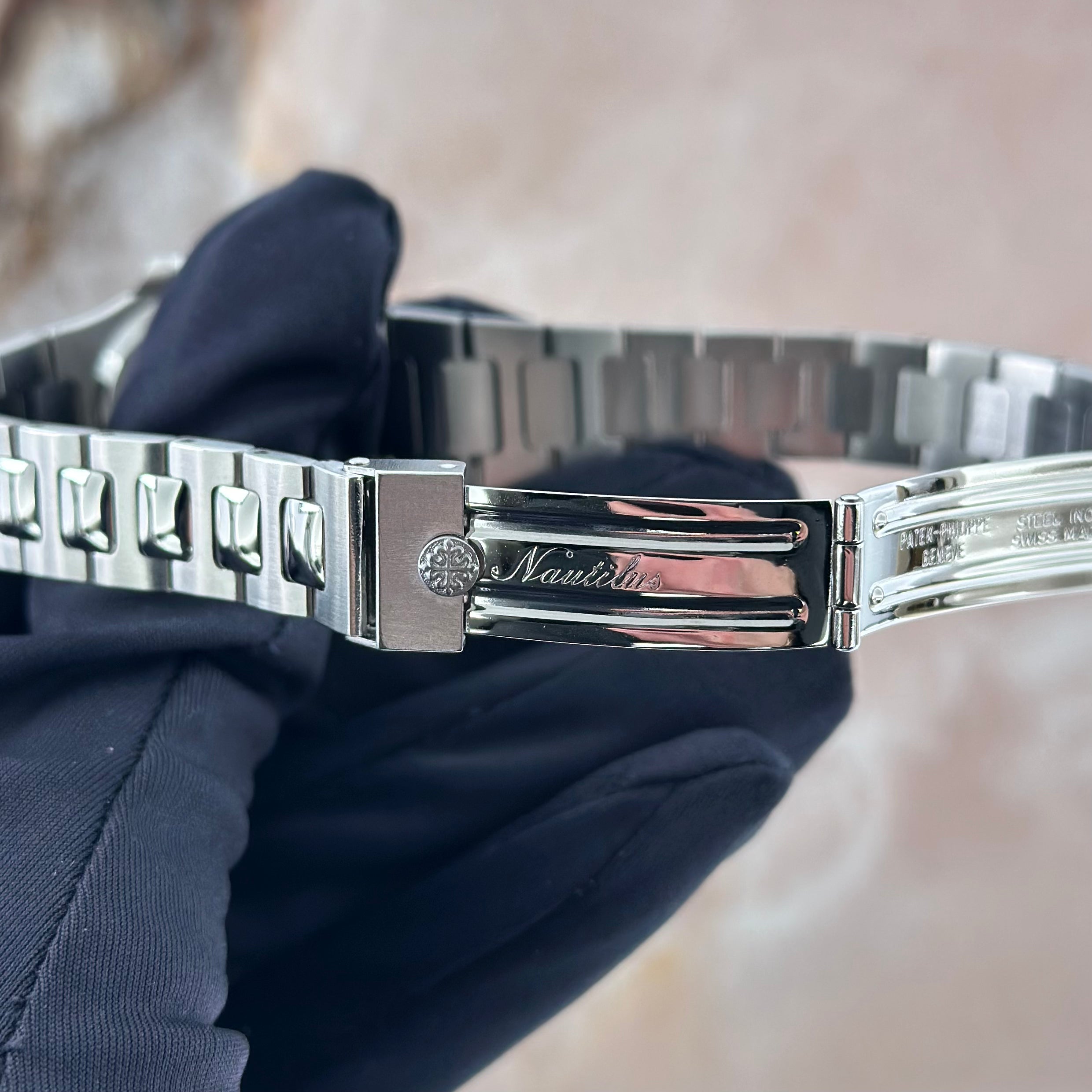 Patek Philippe Nautilus REF. 4700/001